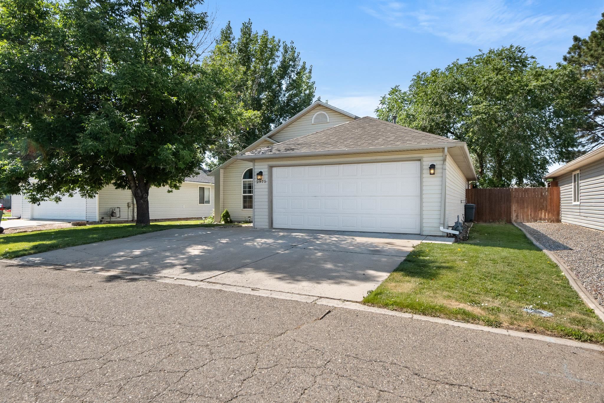 2975 Emerald Circle Property Photo 2