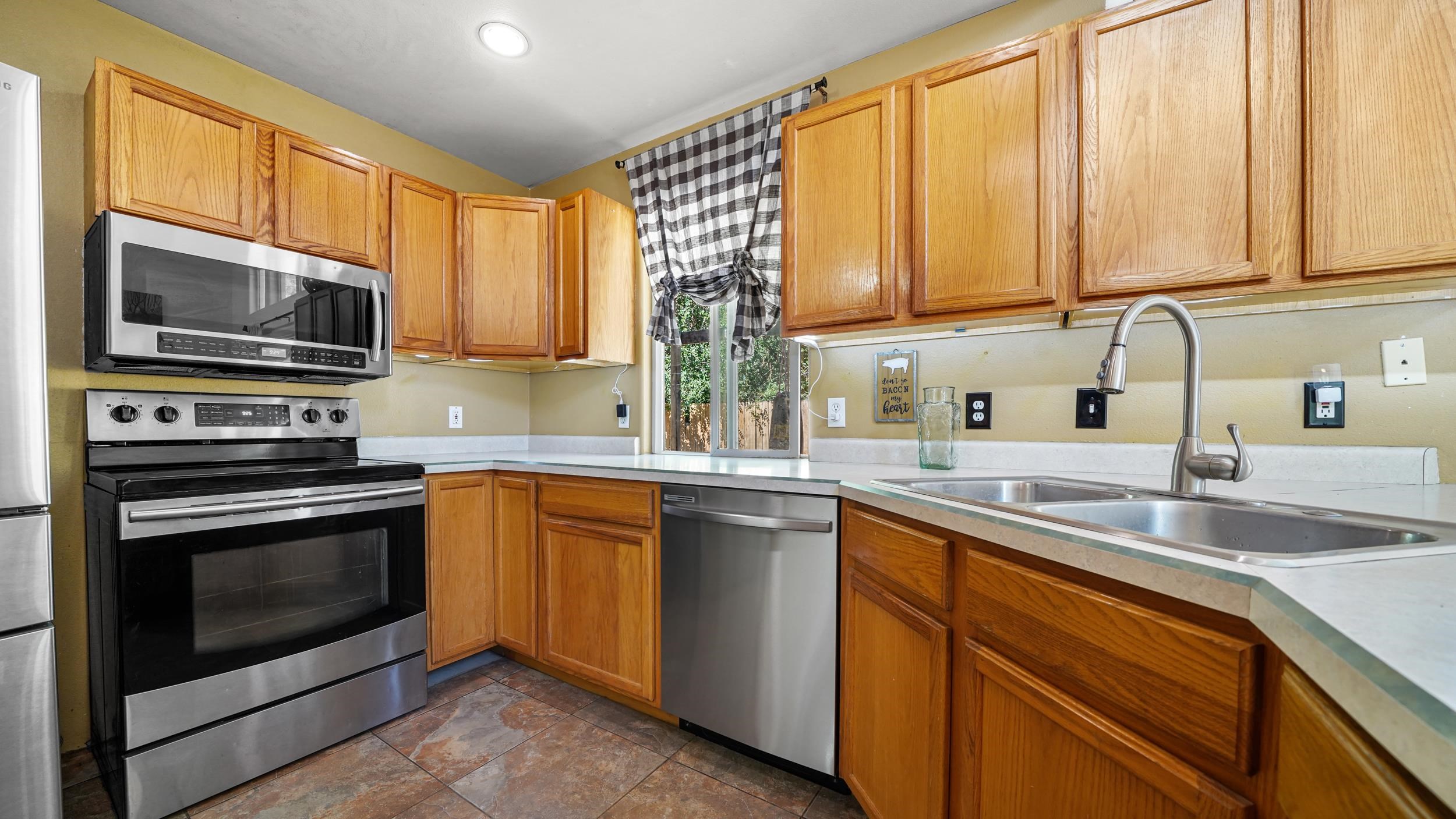 535 Shanne Street Property Photo 14
