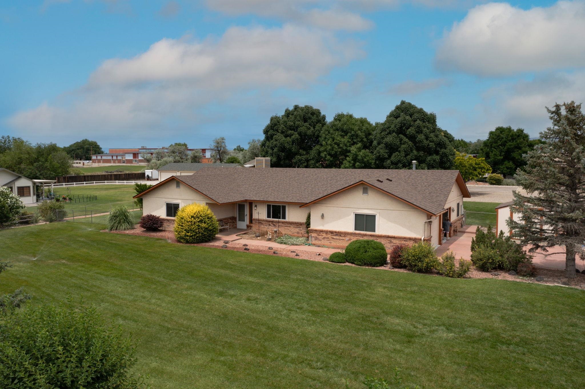 2472 G Road Property Photo 1