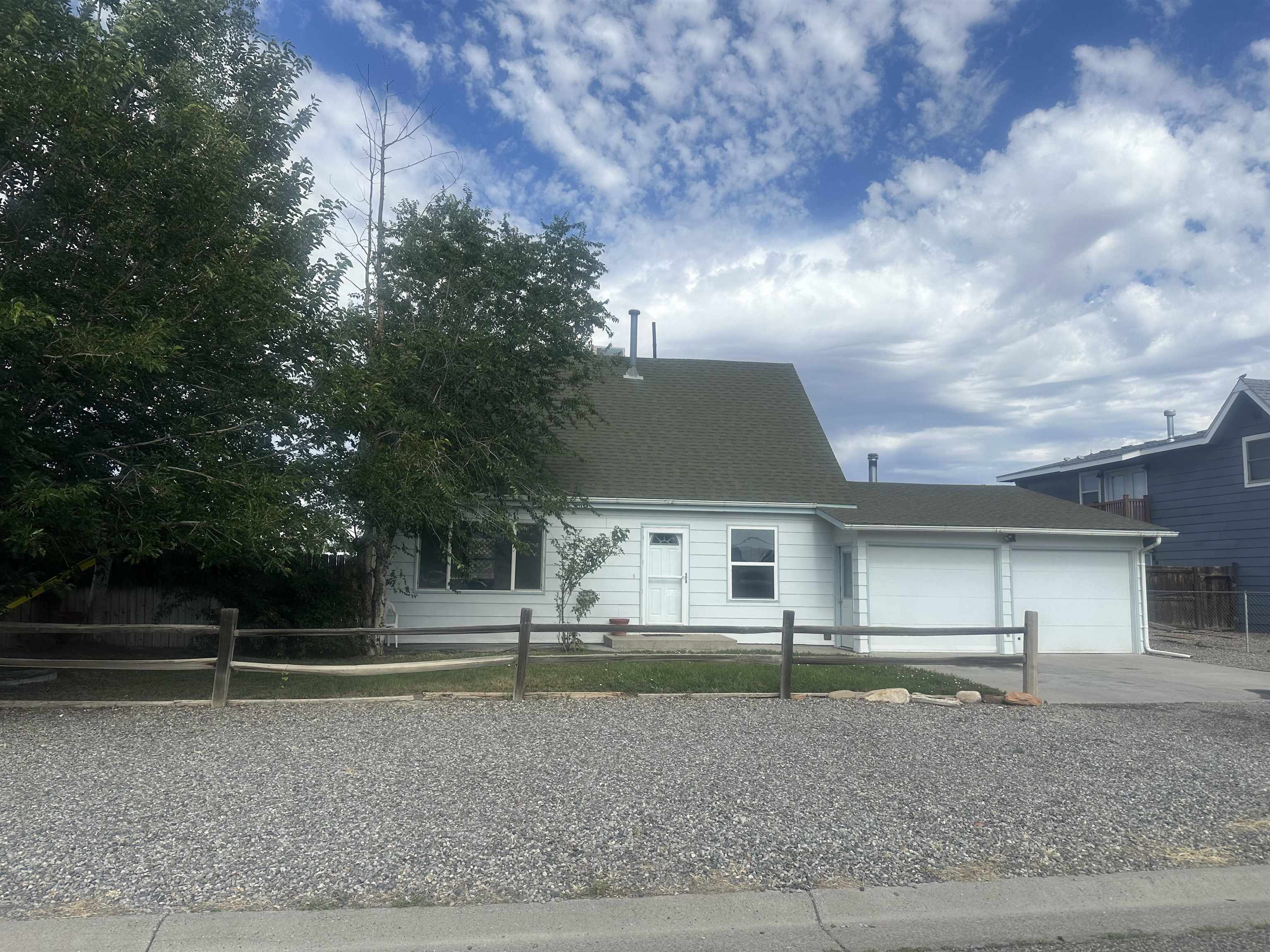 425 Doris Road Property Photo 1