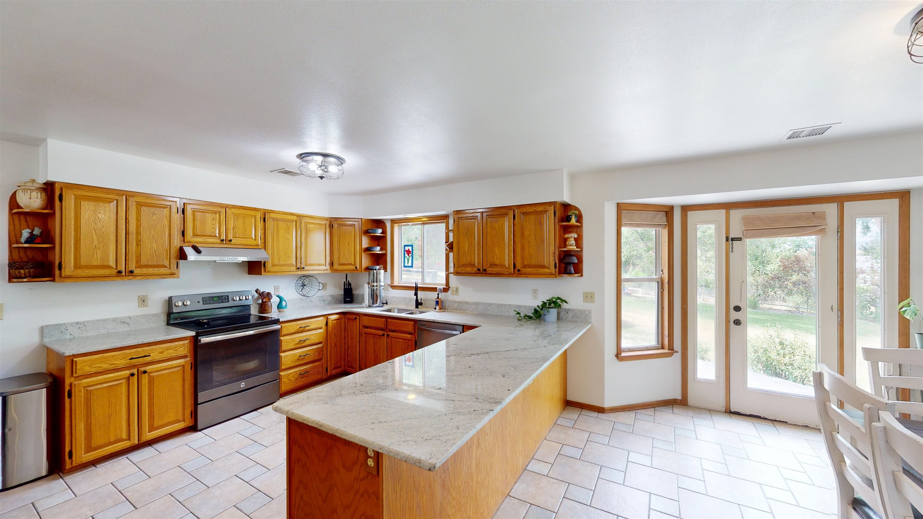 2506 S Broadway Property Photo 6
