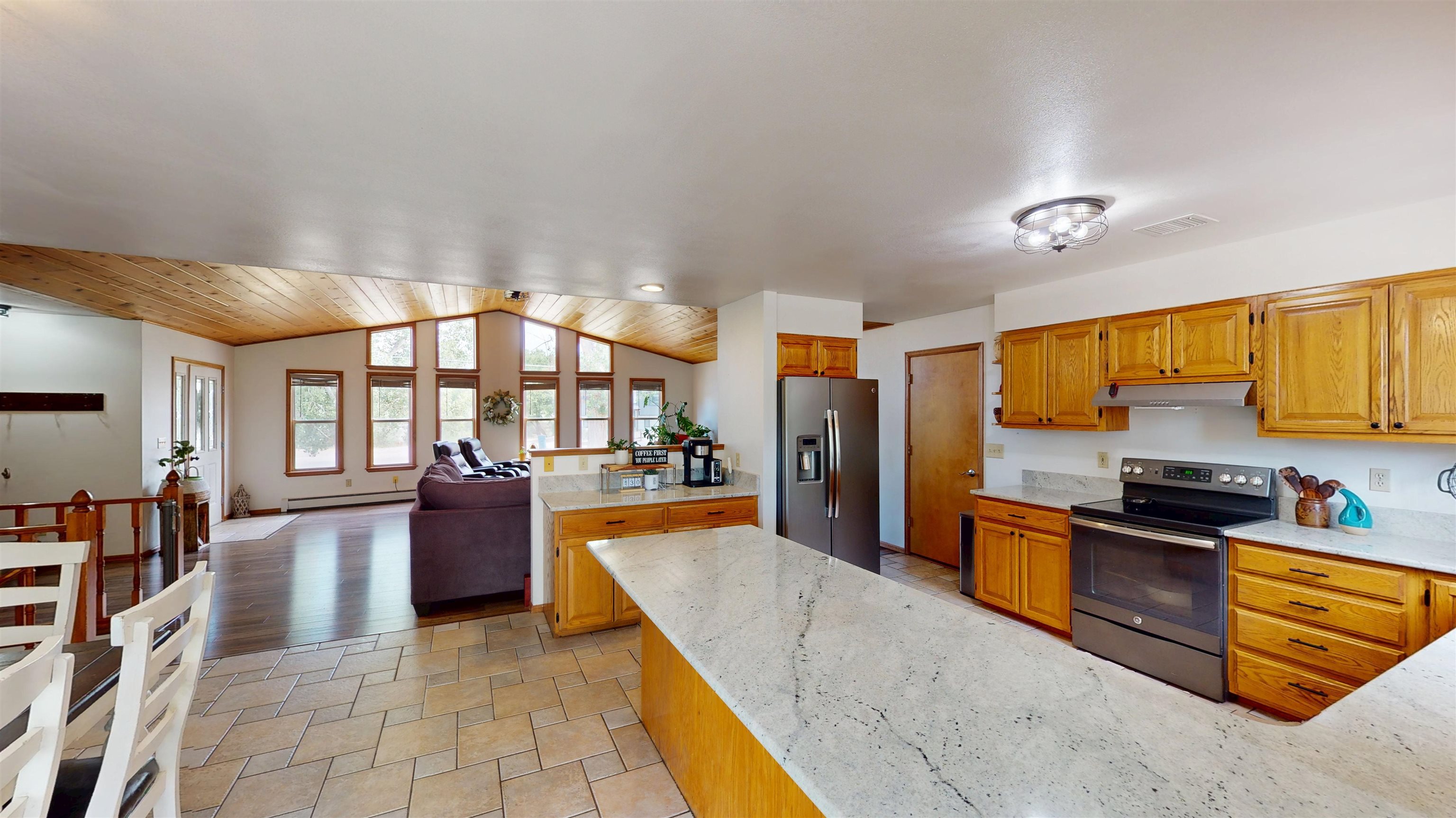 2506 S Broadway Property Photo 9