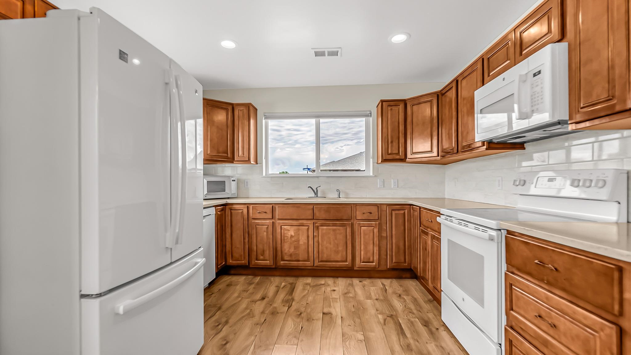 450 Lewis Street Property Photo 7