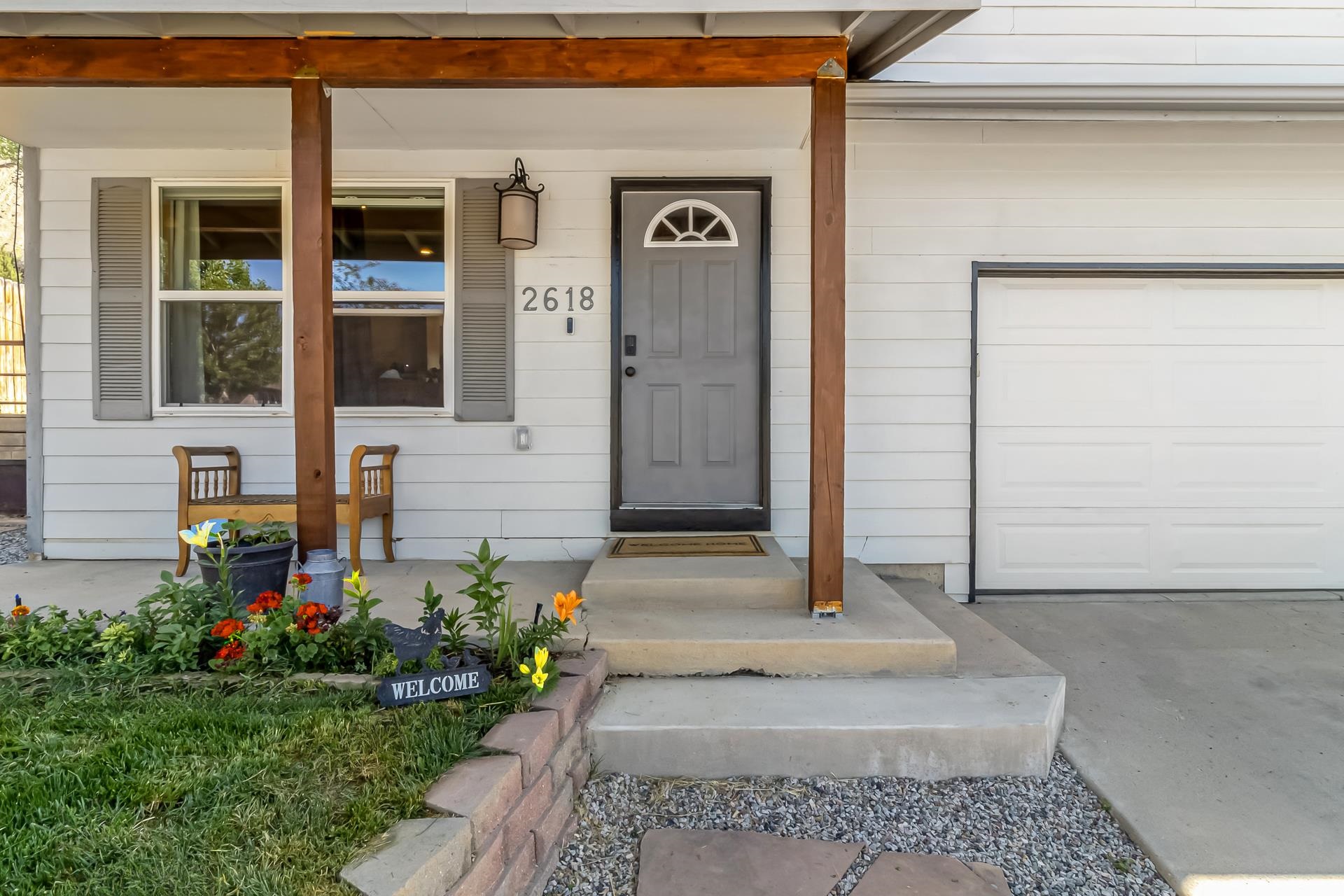 2618 Apache Court Property Photo 2