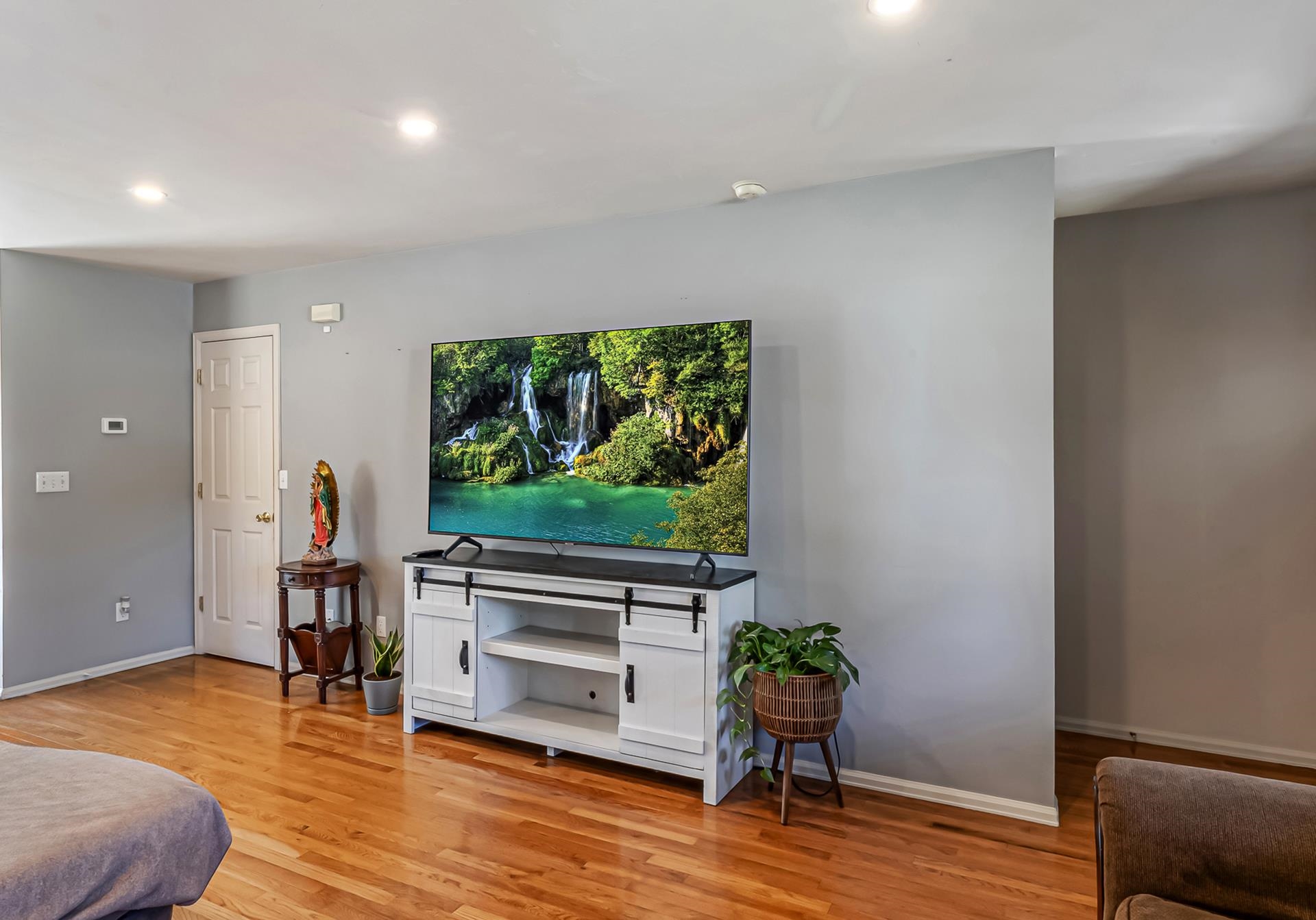 2618 Apache Court Property Photo 6