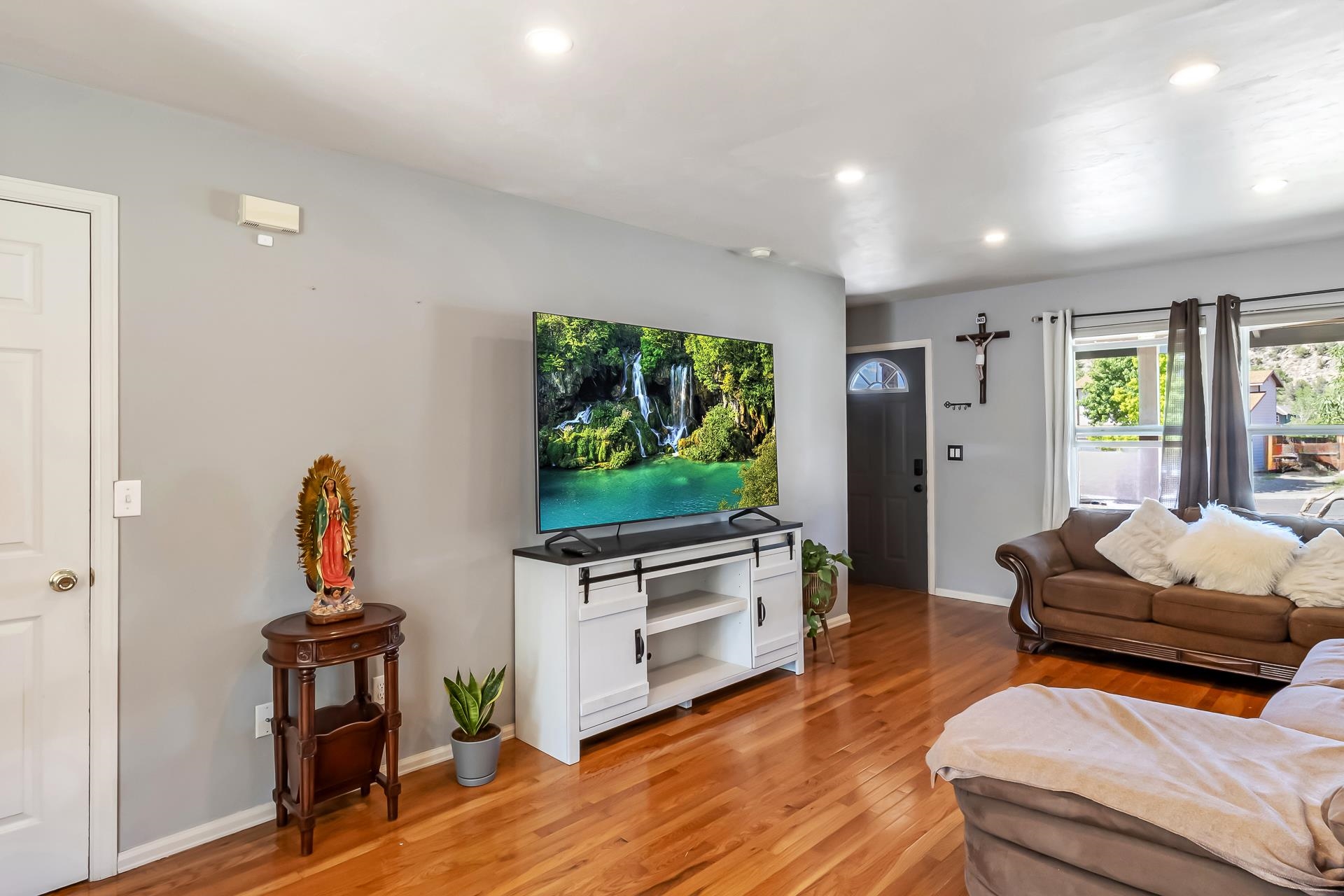 2618 Apache Court Property Photo 7