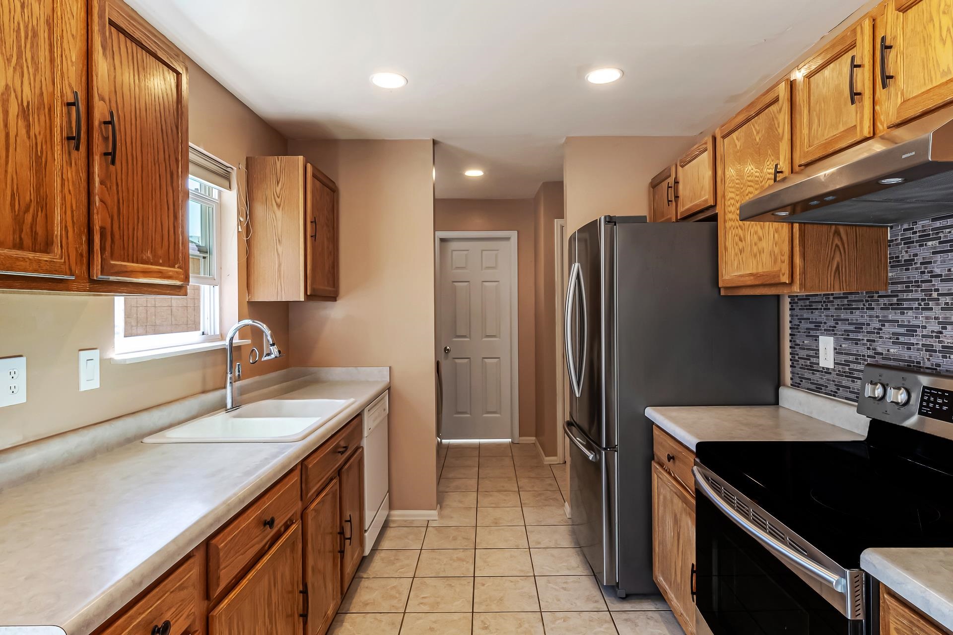 2618 Apache Court Property Photo 10