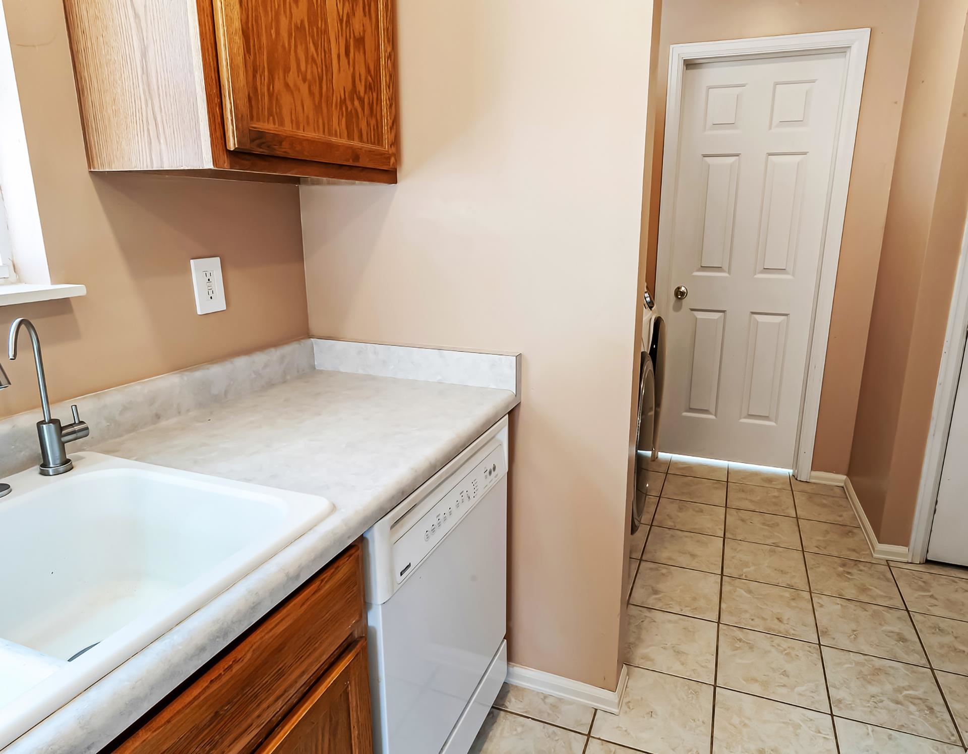 2618 Apache Court Property Photo 15