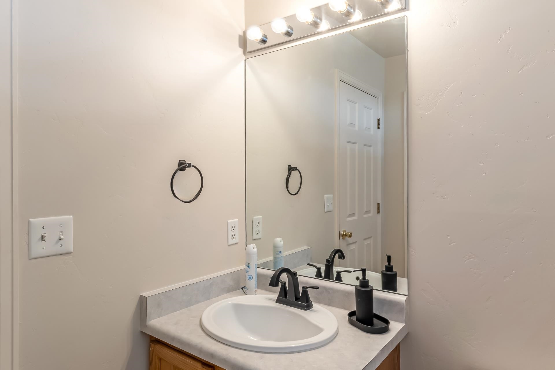 2618 Apache Court Property Photo 21