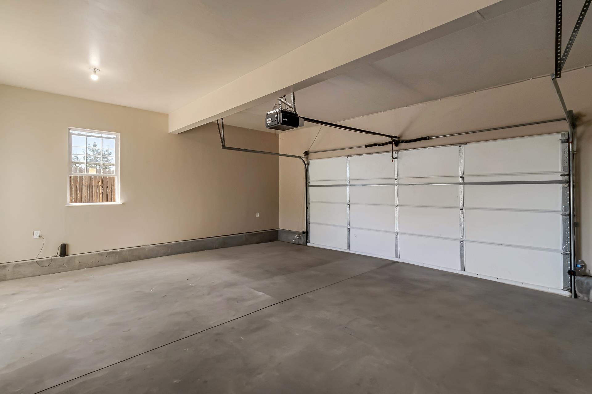 2618 Apache Court Property Photo 32