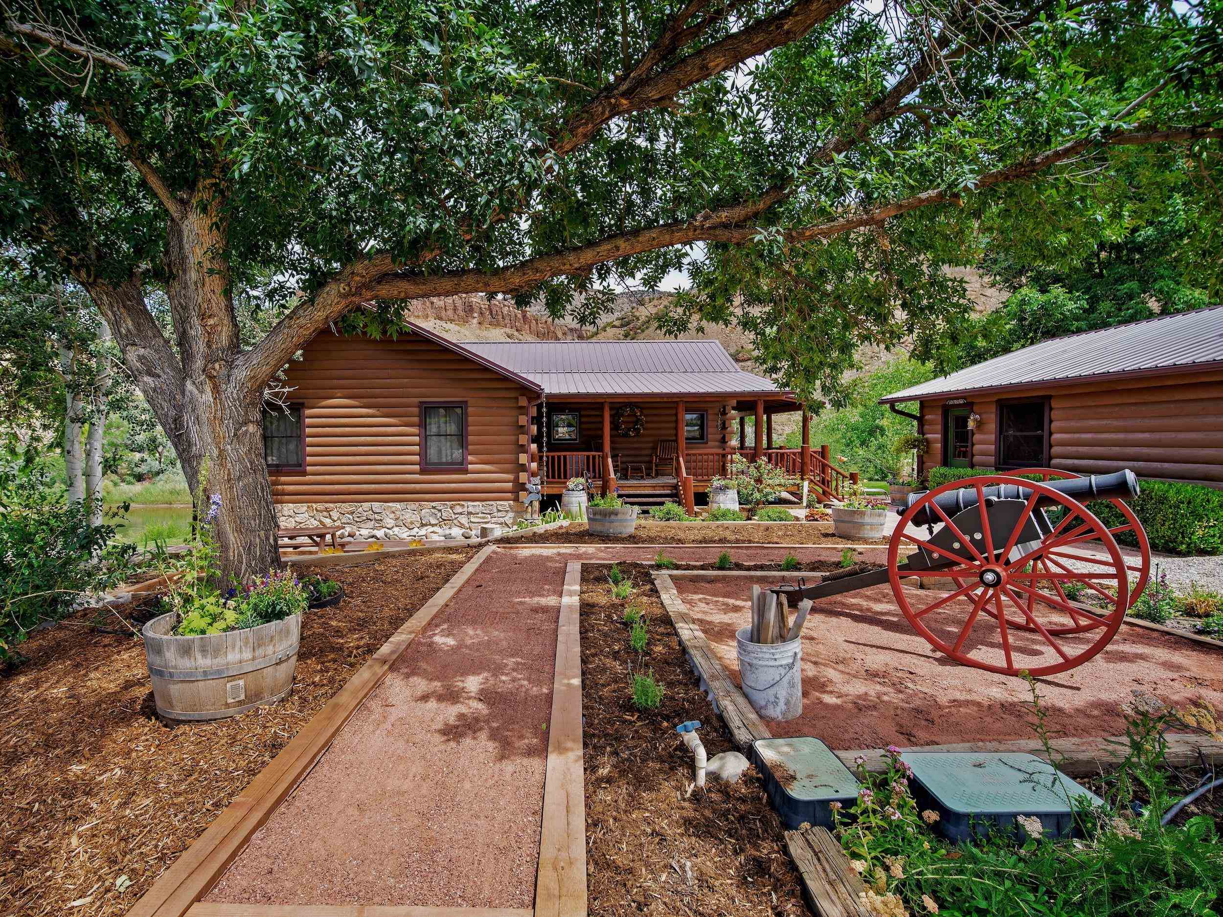 3993 N River Road Property Photo 1