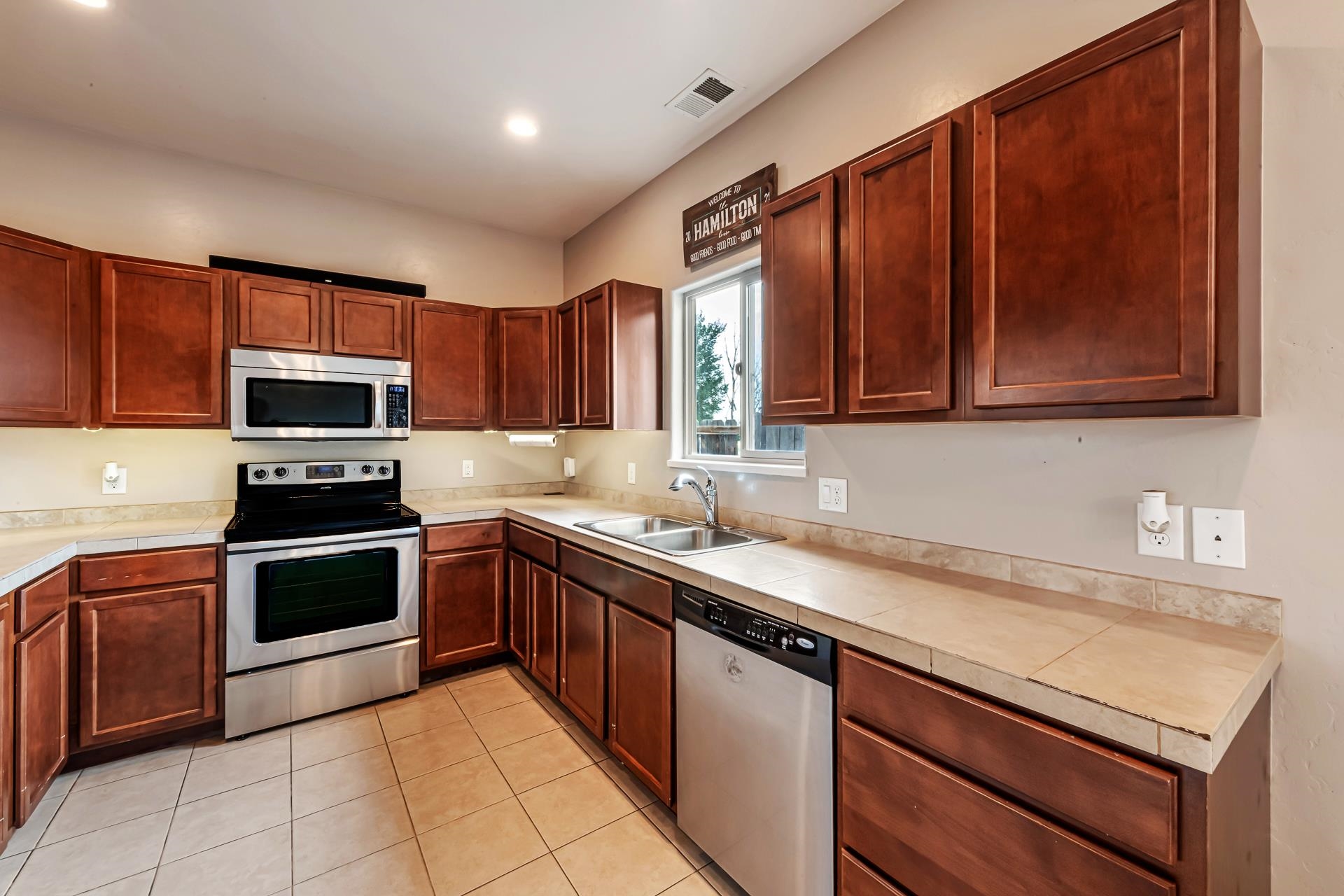 453 Washburn Street Property Photo 14