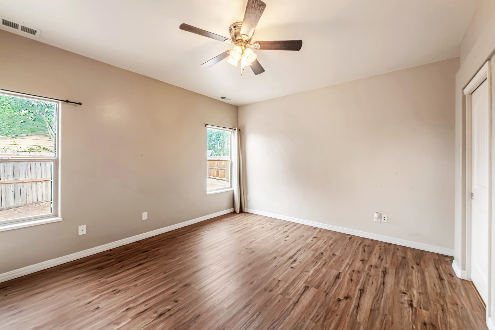 453 Washburn Street Property Photo 15
