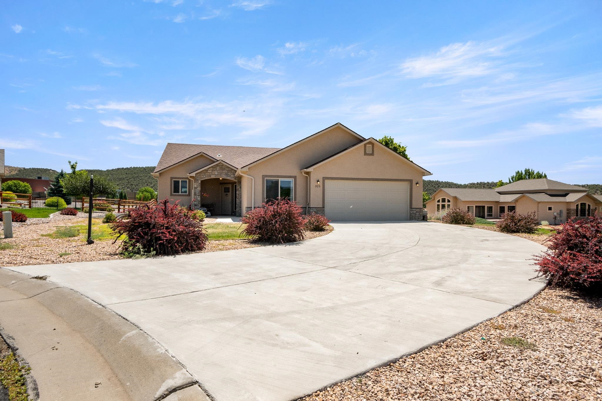 325 SE Cobblestone Court