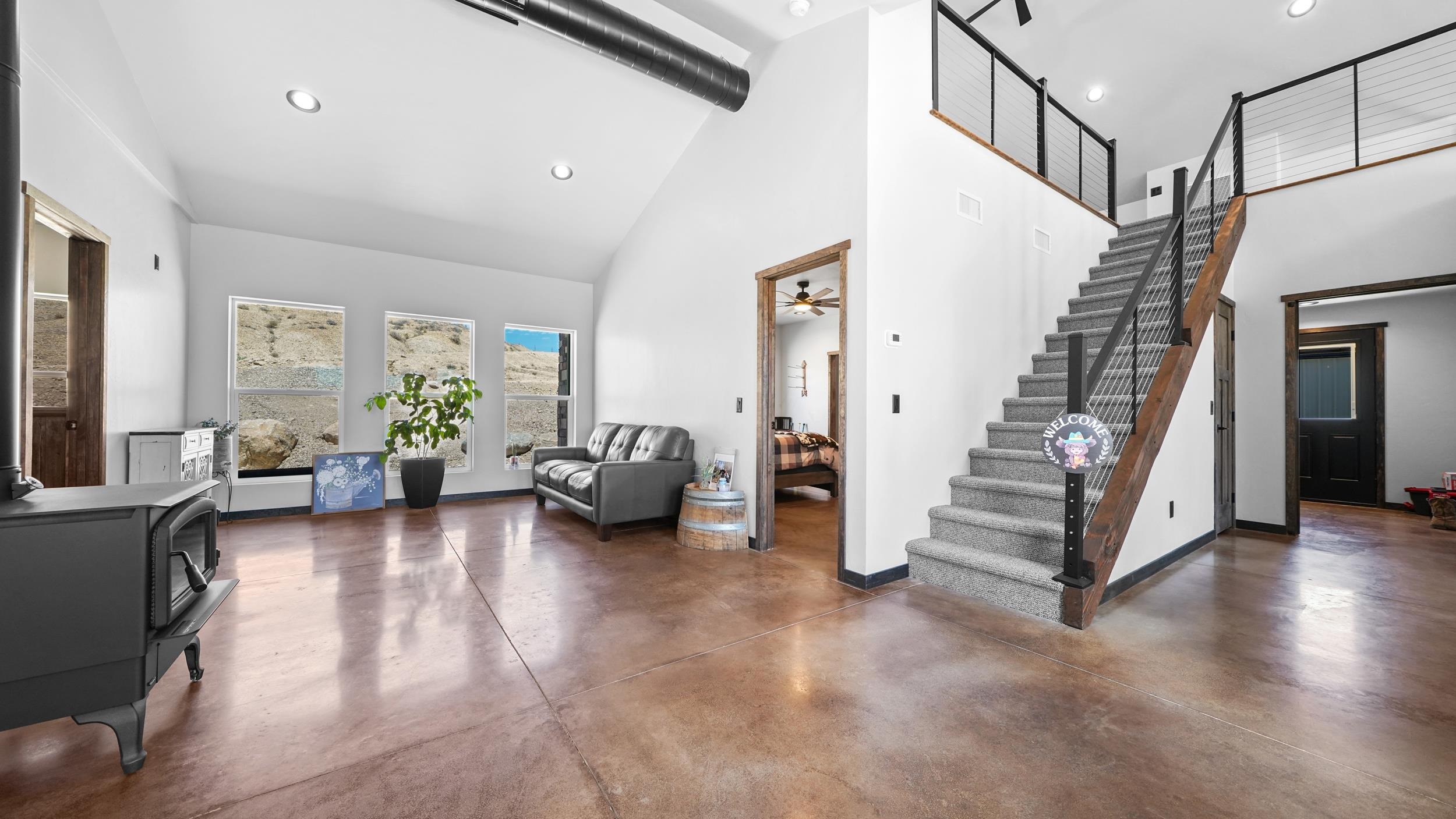 1626 10 Road Property Photo 3
