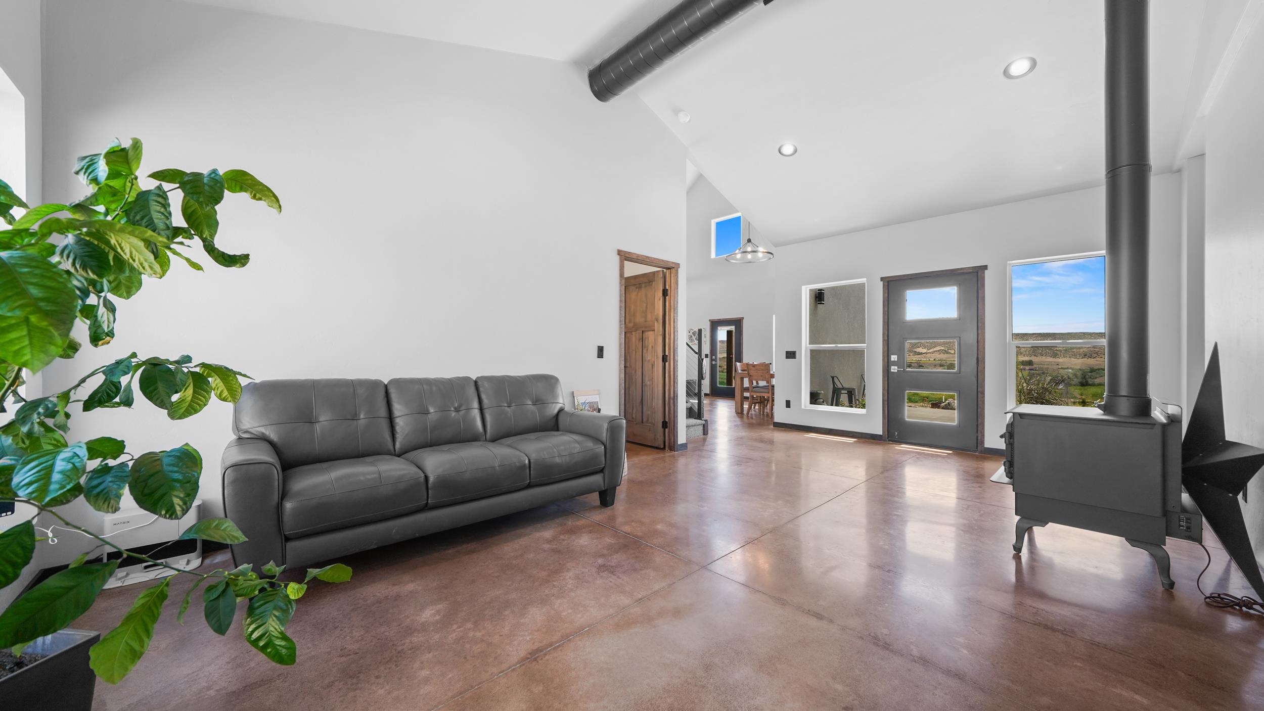 1626 10 Road Property Photo 5