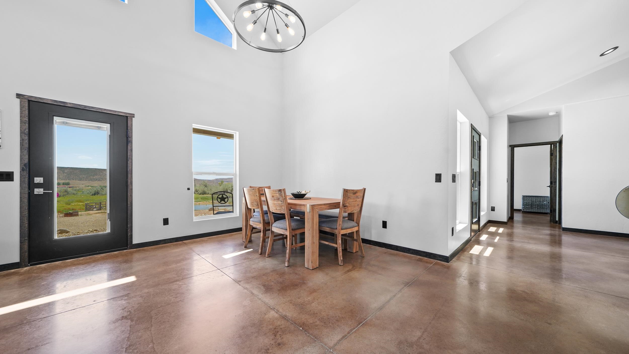 1626 10 Road Property Photo 7