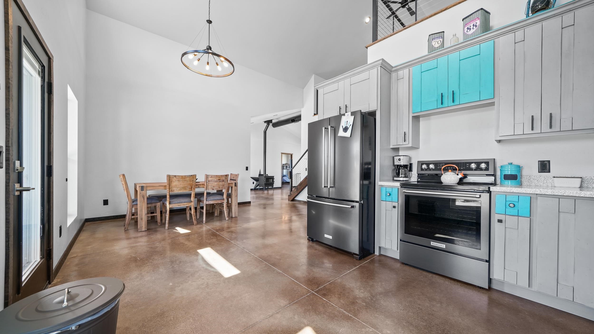 1626 10 Road Property Photo 8