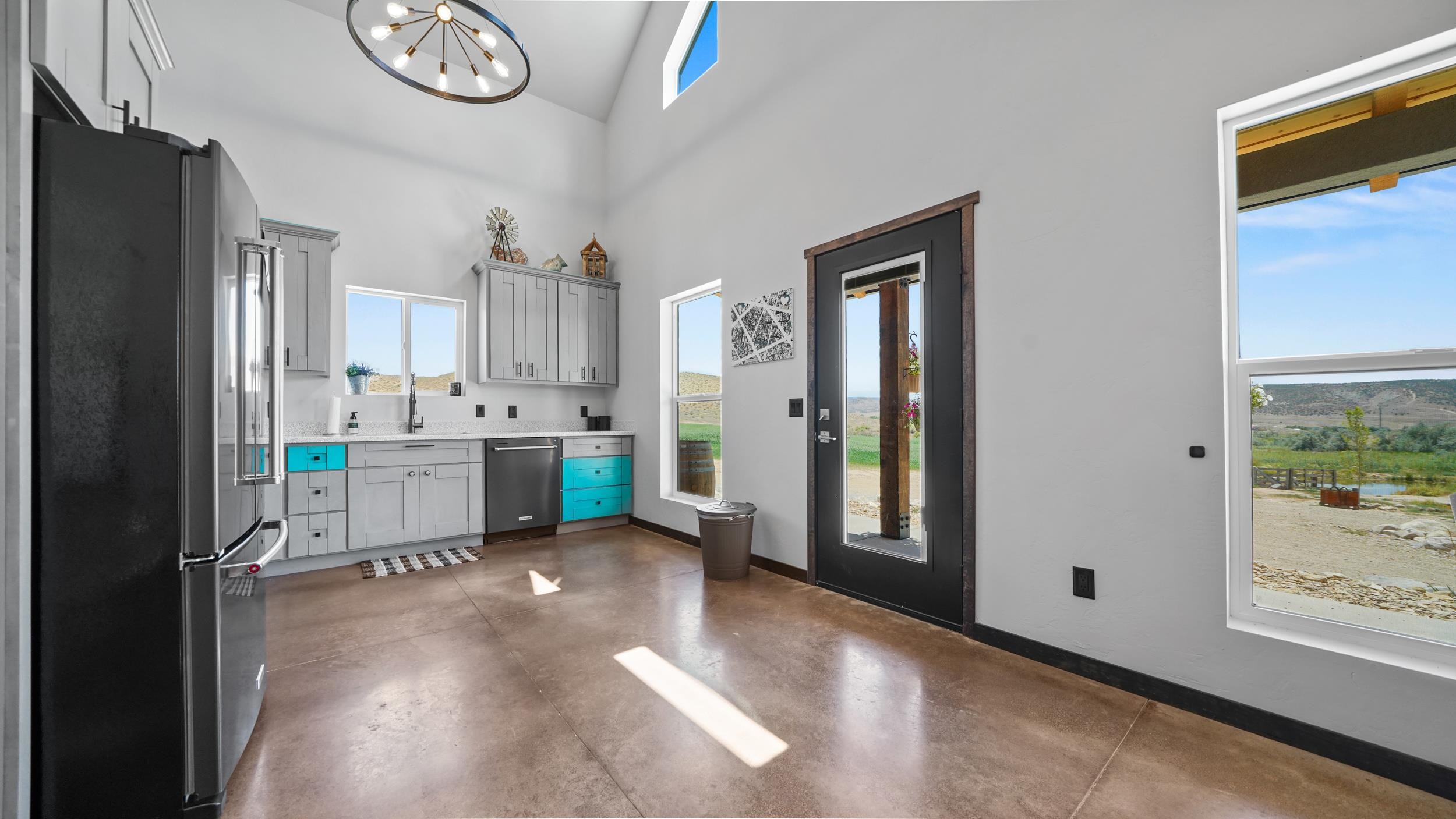 1626 10 Road Property Photo 10