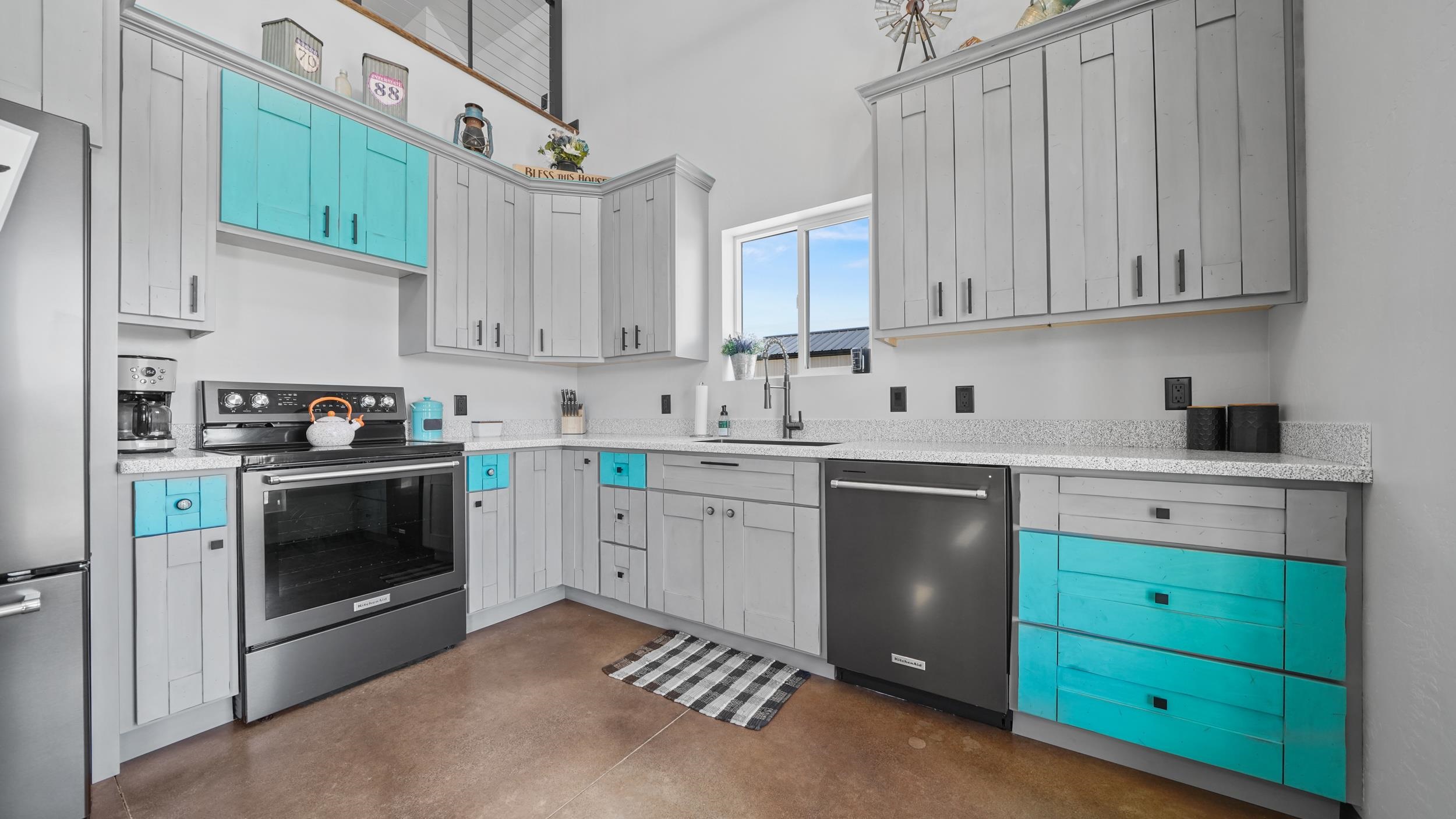 1626 10 Road Property Photo 11