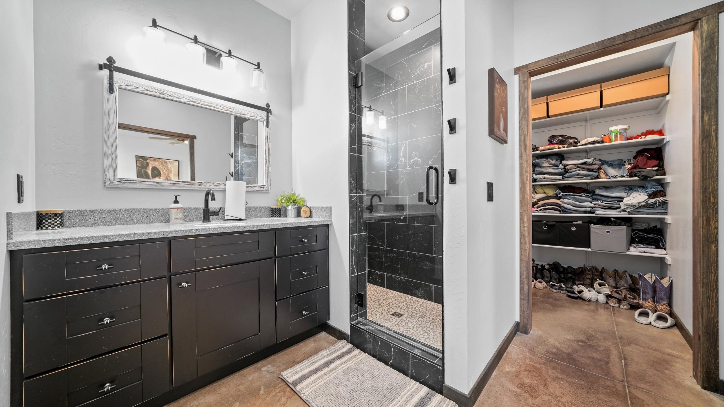 1626 10 Road Property Photo 12