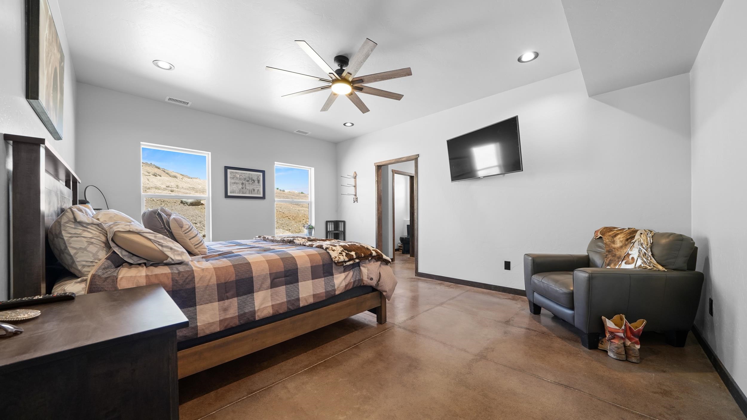 1626 10 Road Property Photo 16