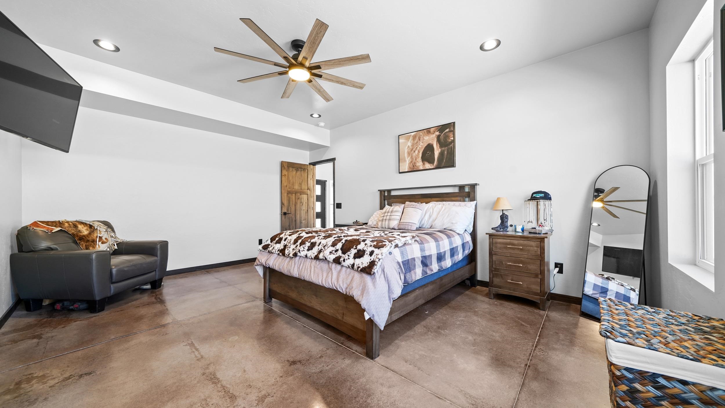 1626 10 Road Property Photo 17