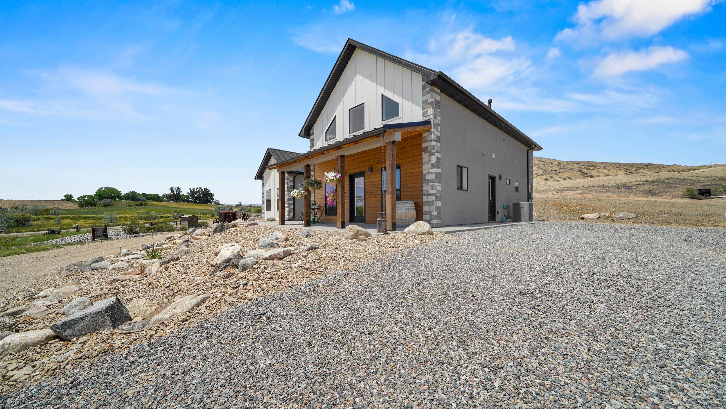 1626 10 Road Property Photo 24