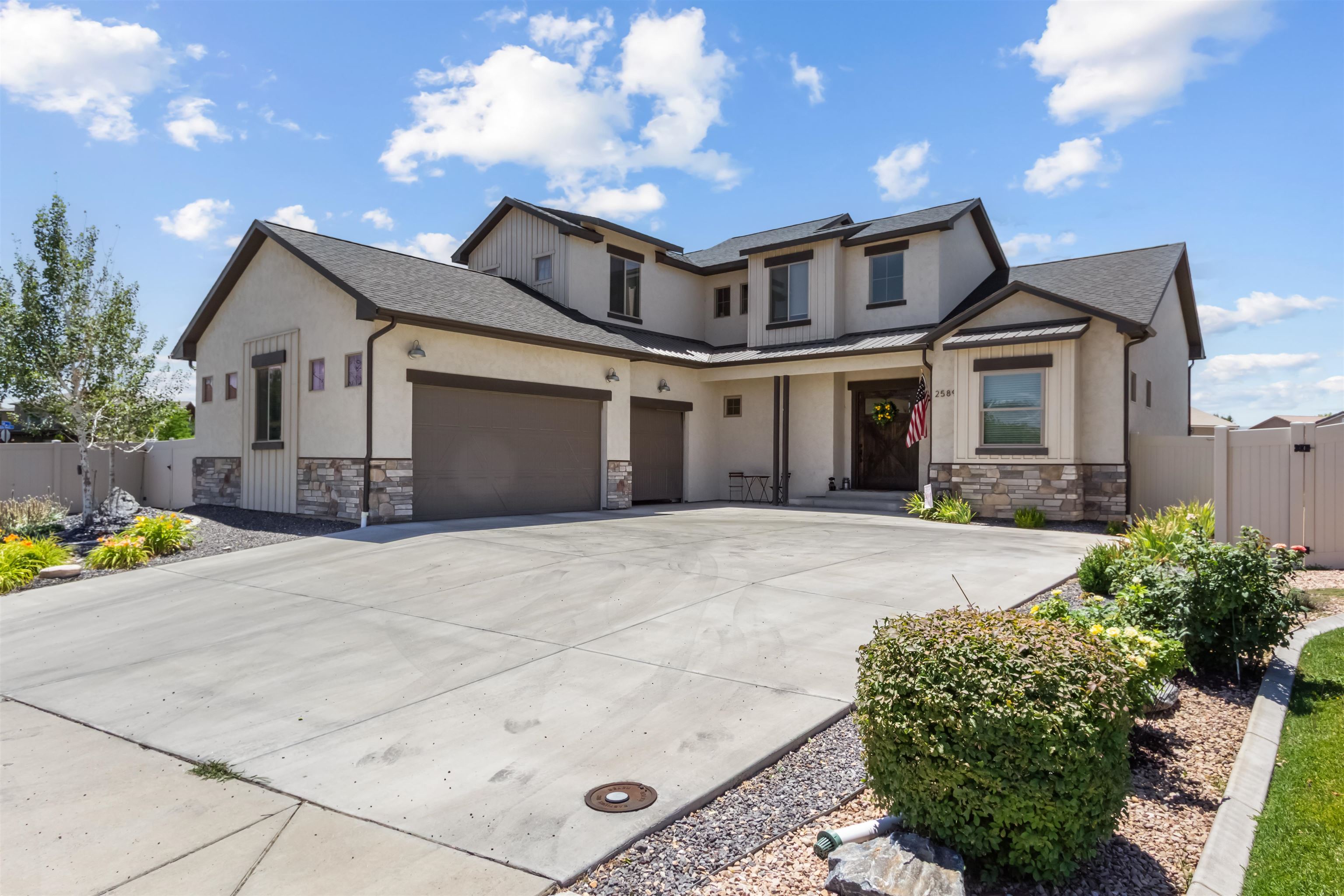 2589 G 1/2 Road Property Photo 1