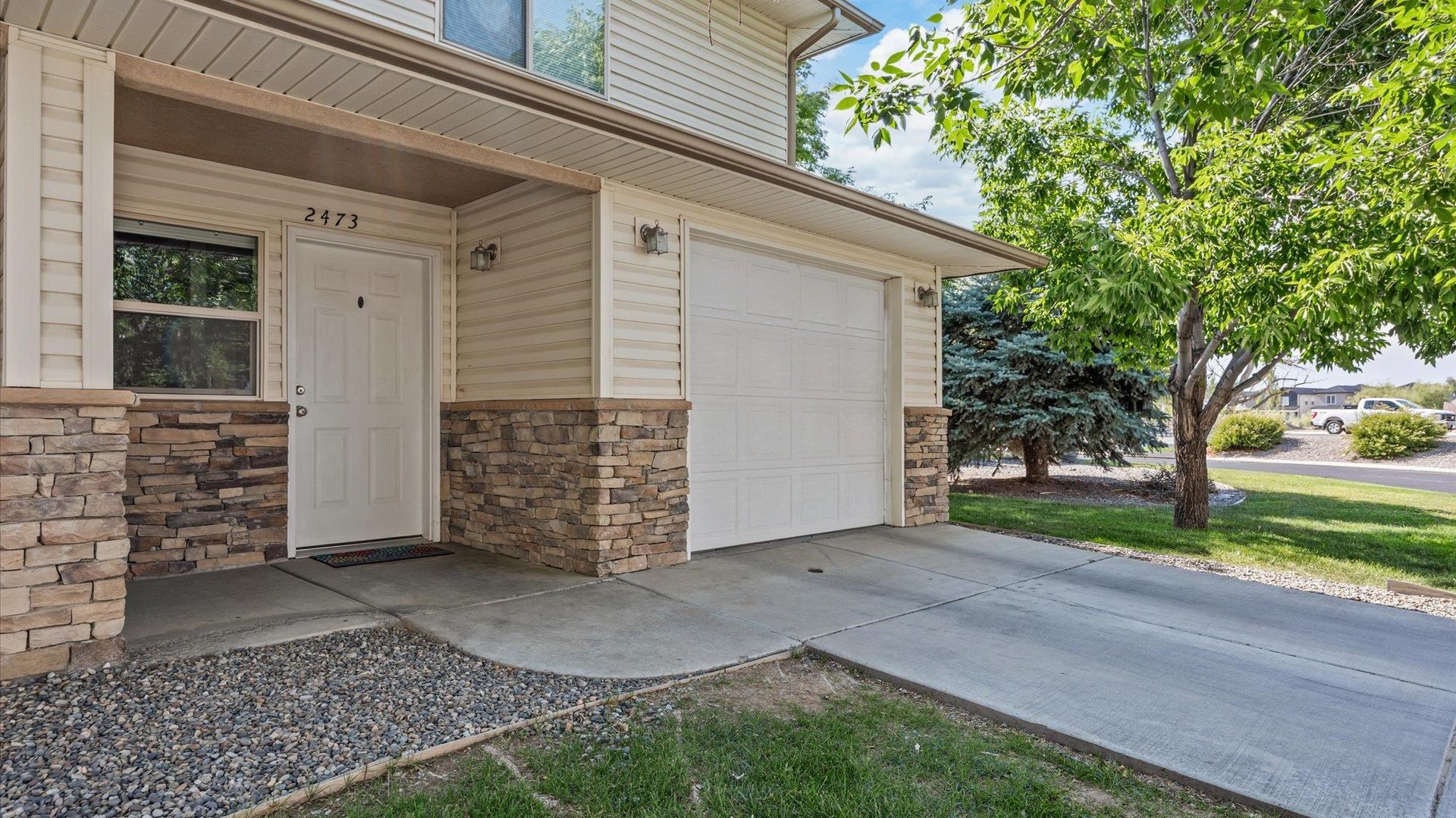 2473 Theresa Lane Property Photo 4