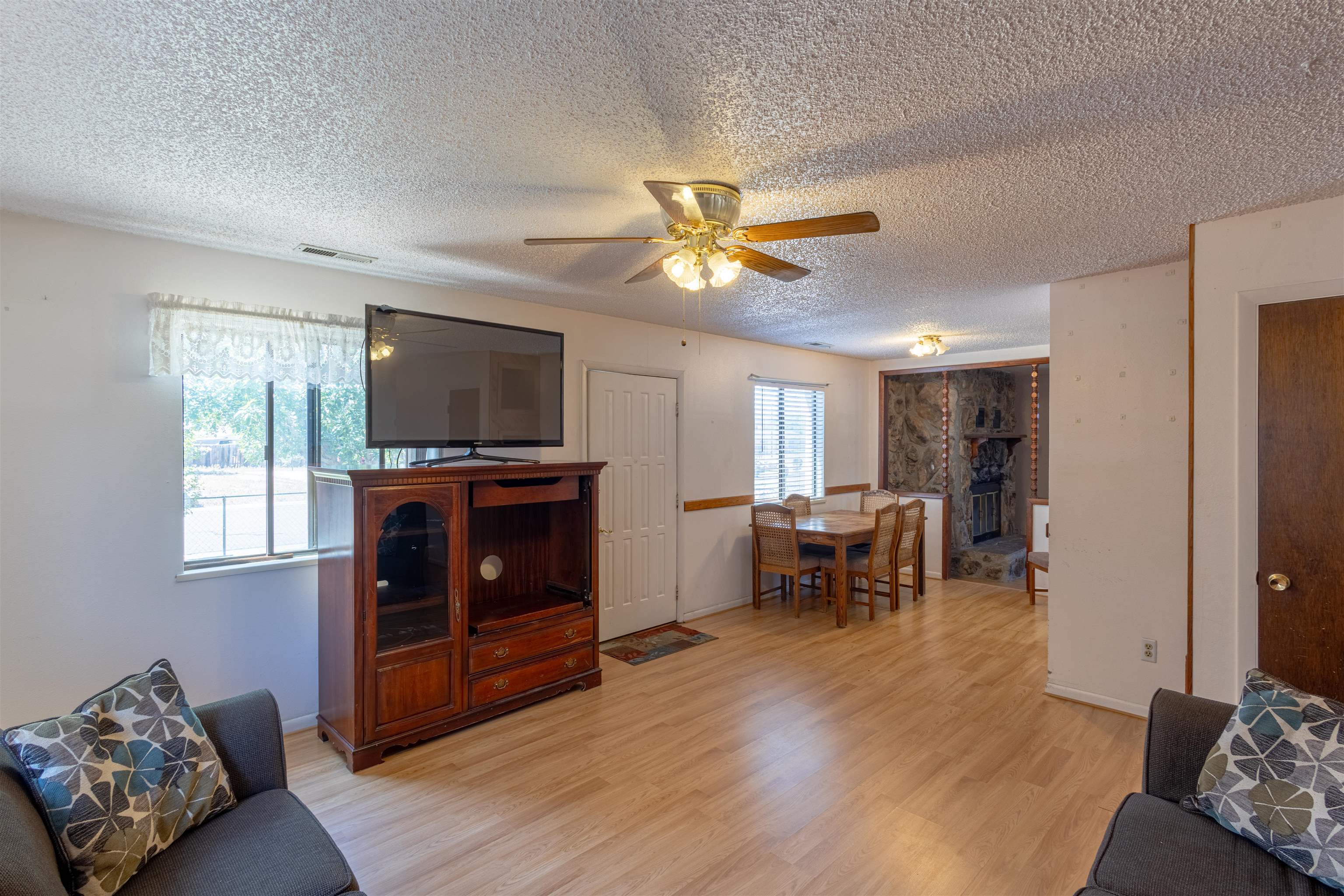 3046 1/2 Wedgewood Drive Property Photo 6