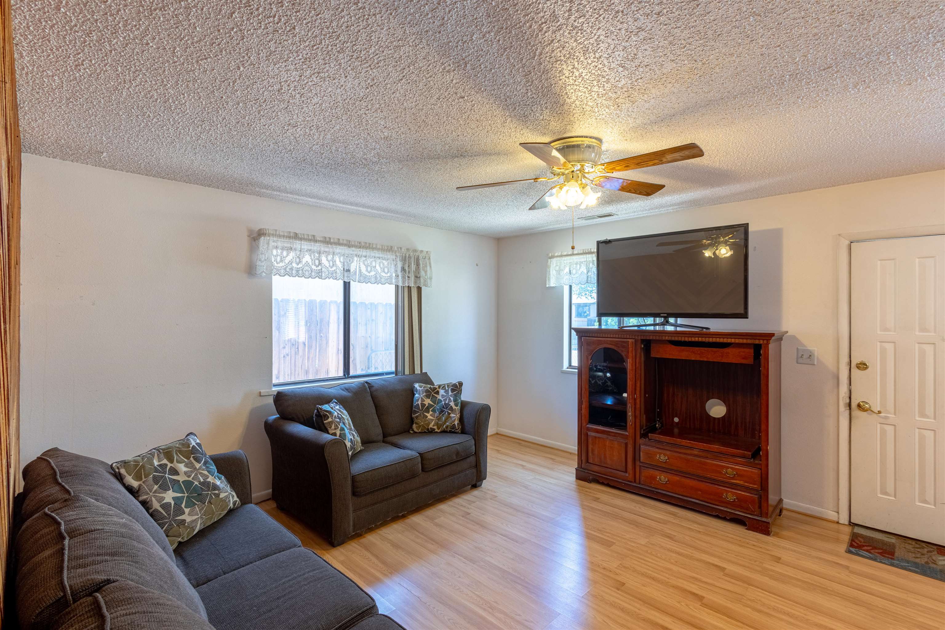 3046 1/2 Wedgewood Drive Property Photo 7