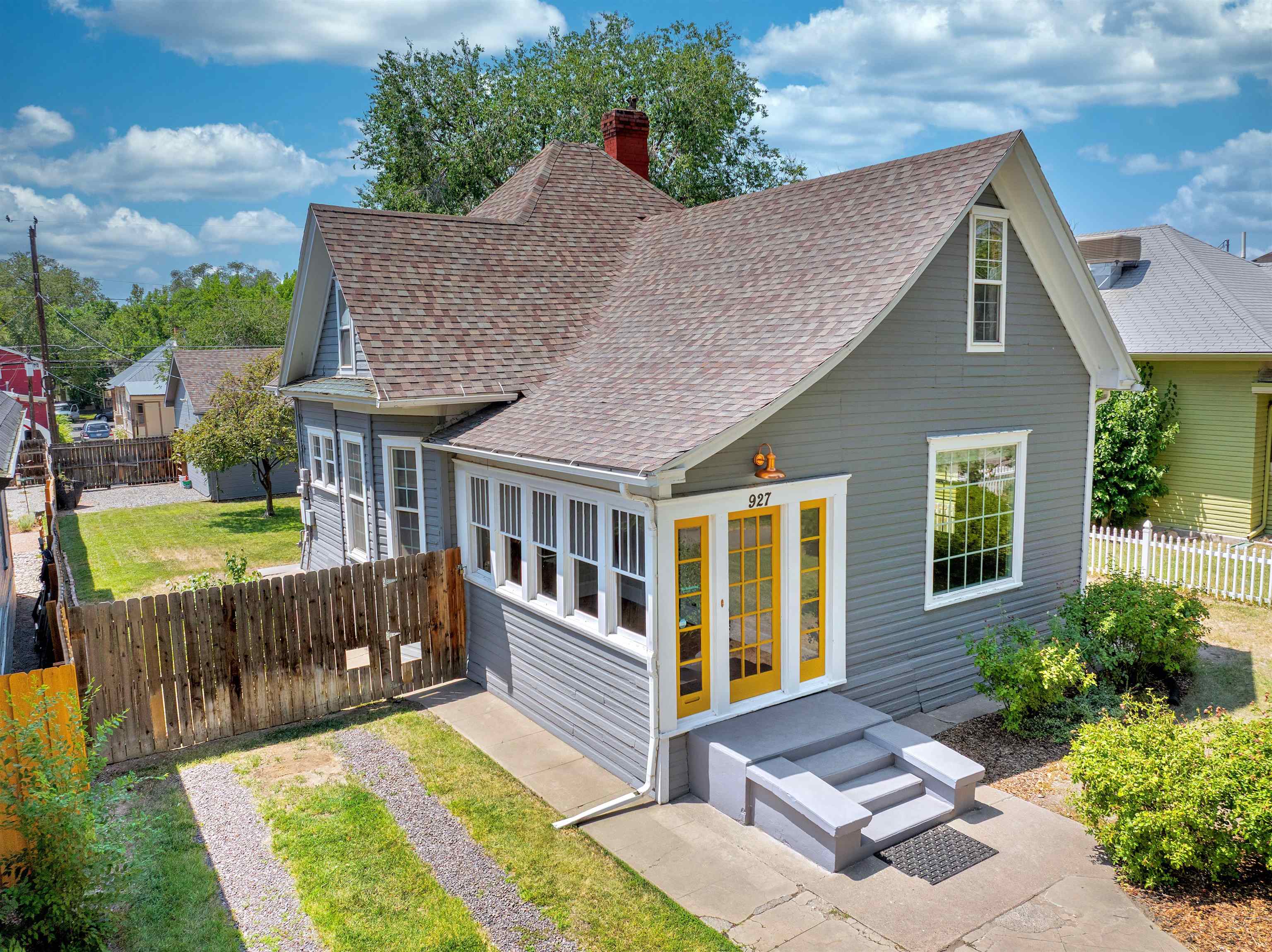 927 Grand Avenue