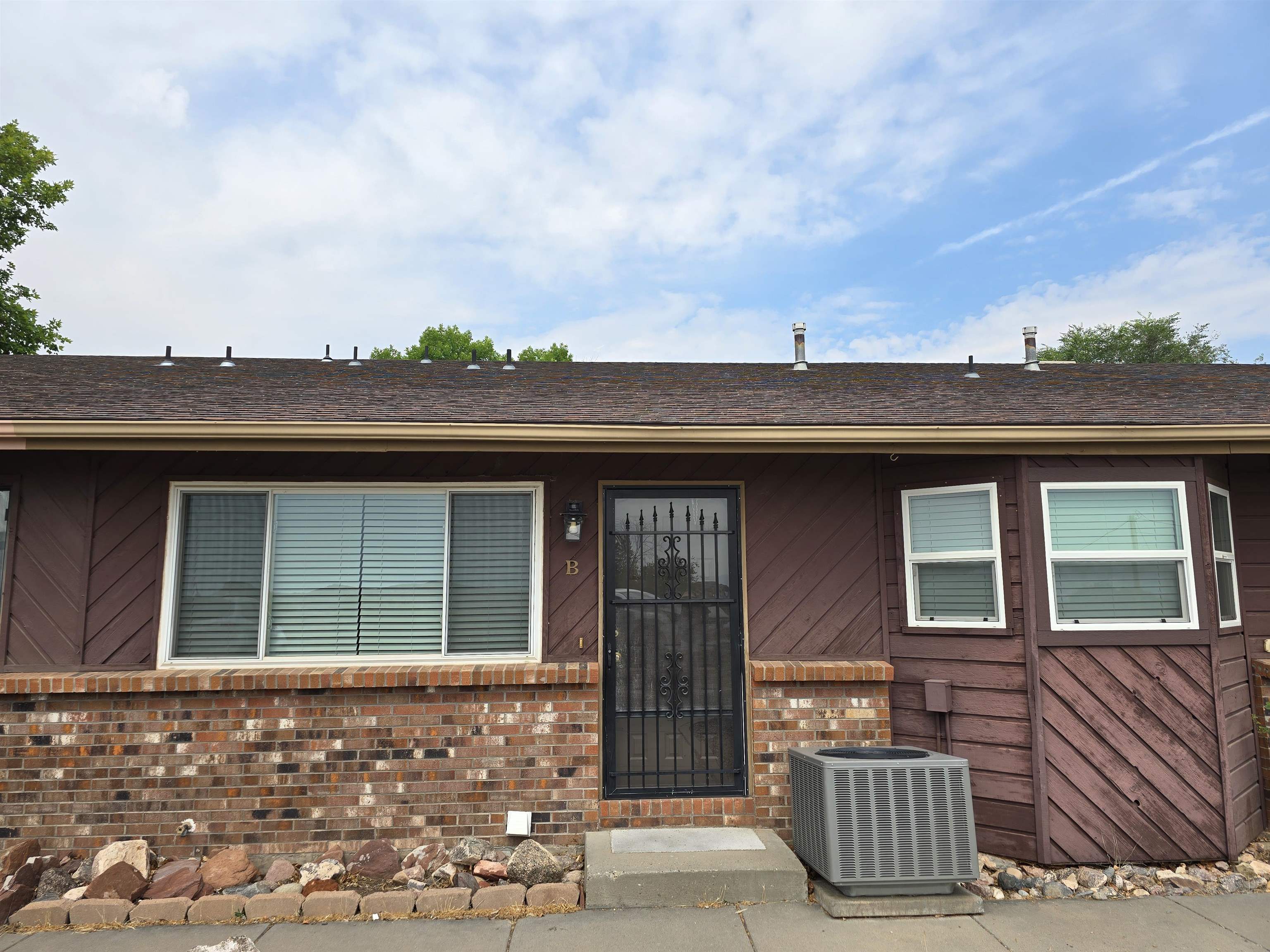 507 S Broadway Property Photo 1