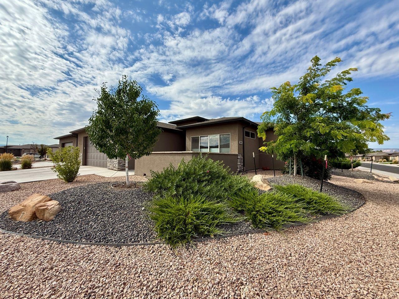 890 Spring Crossing Property Photo 1