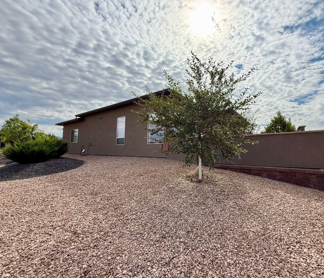 890 Spring Crossing Property Photo 4