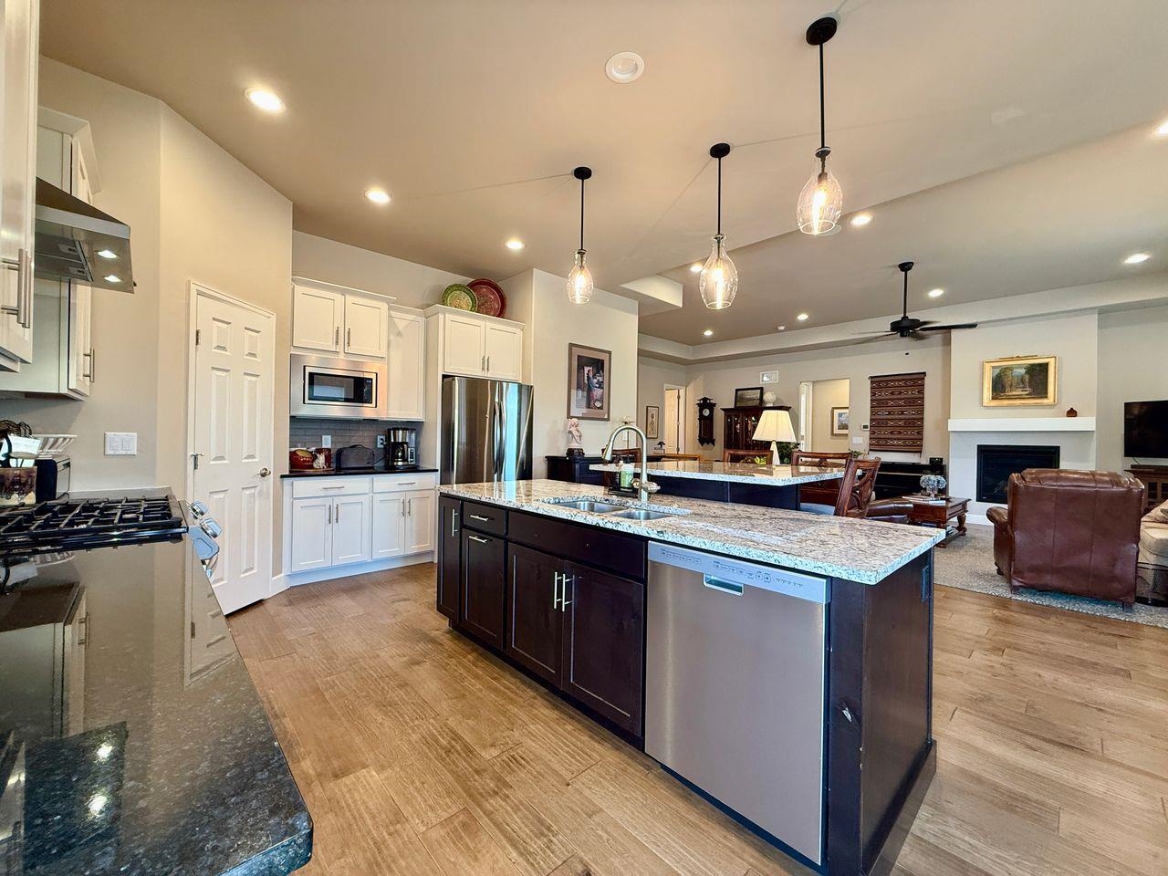 890 Spring Crossing Property Photo 10