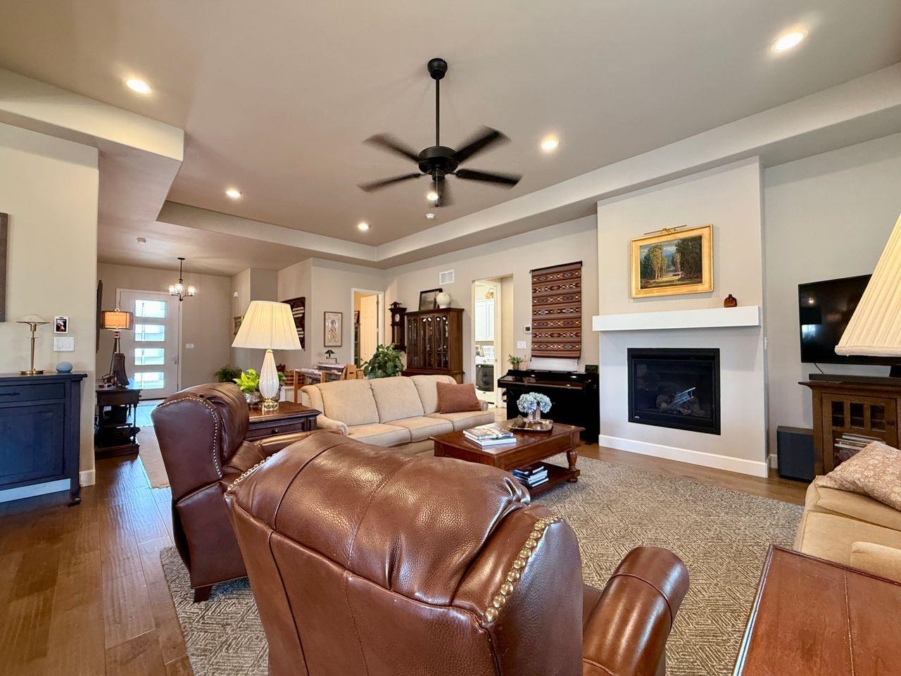 890 Spring Crossing Property Photo 20