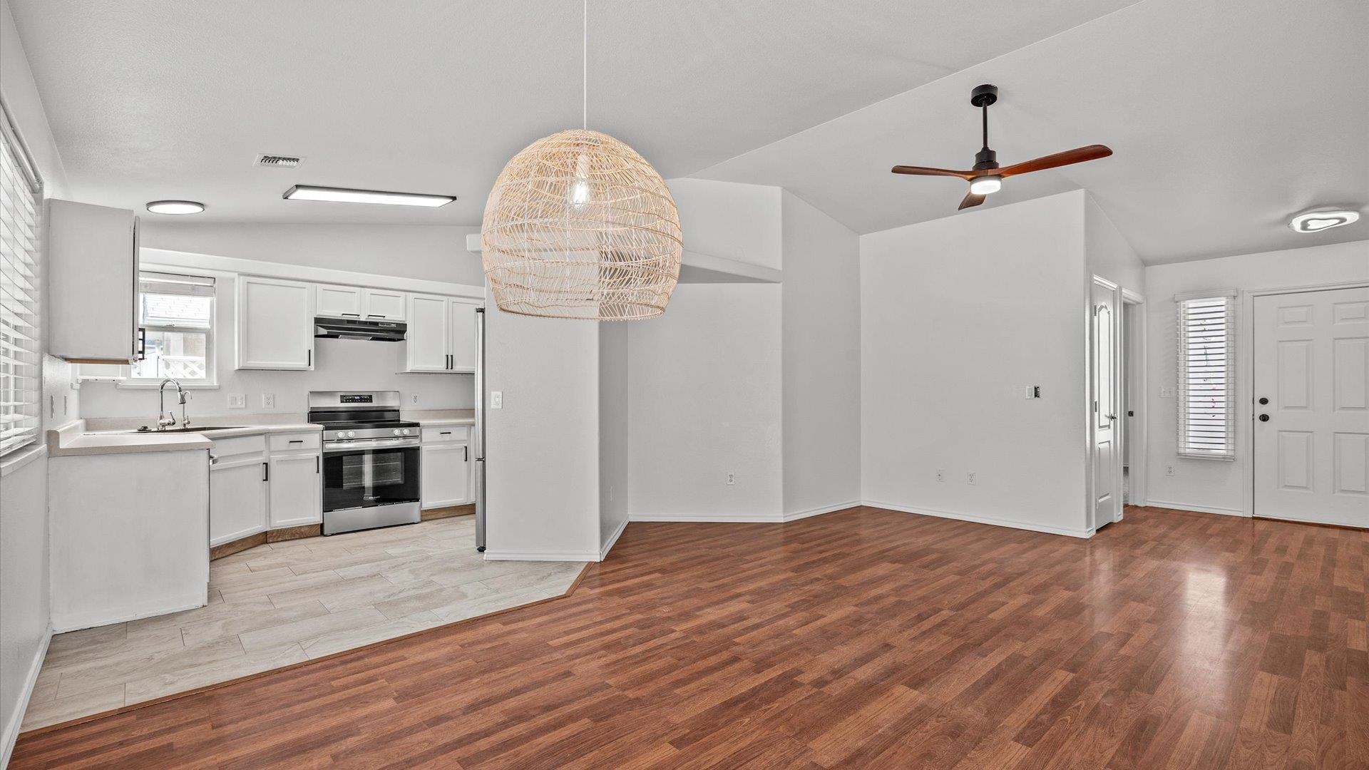 3189 Summit Way Property Photo 8