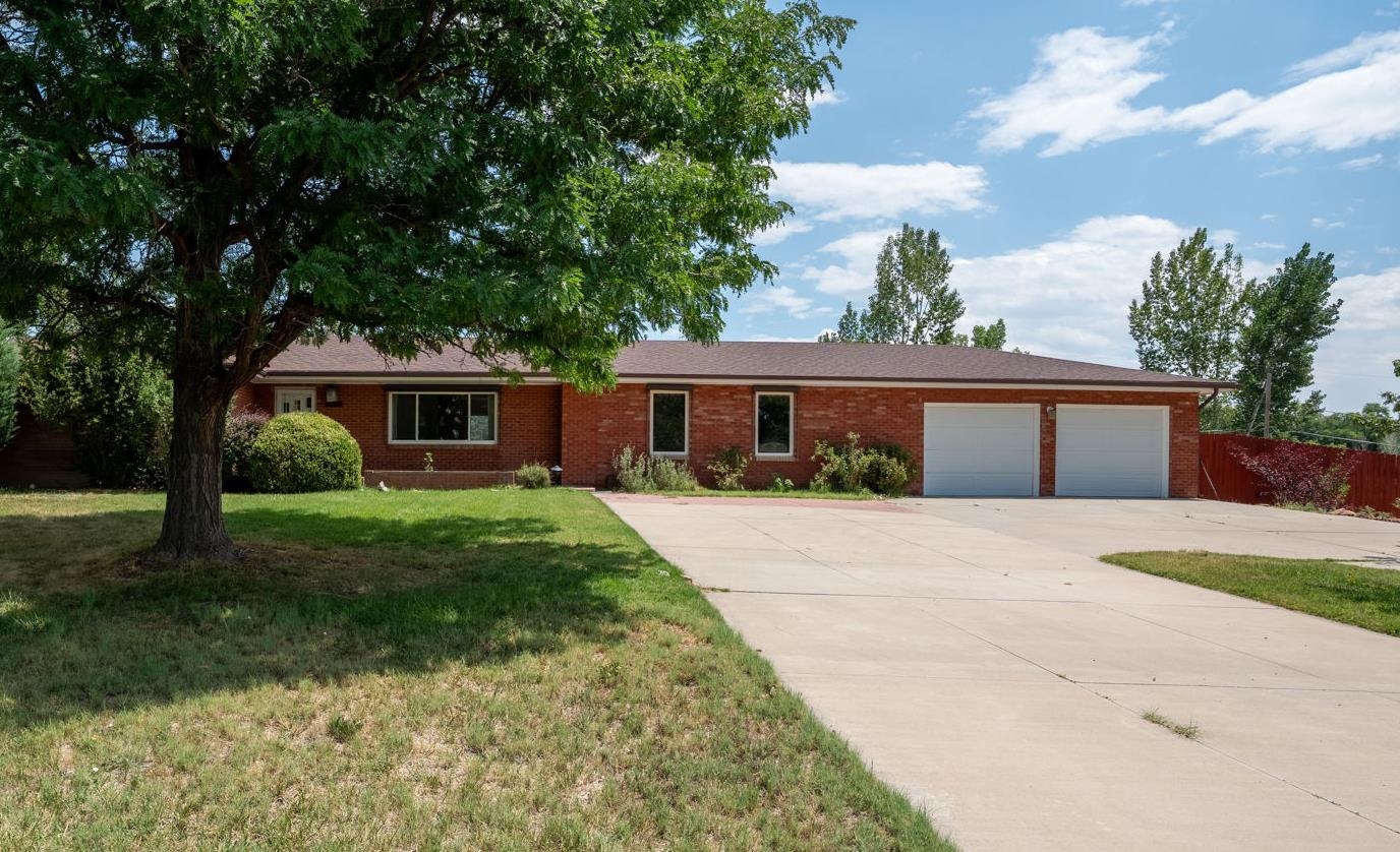 658 Young Street Property Photo 1
