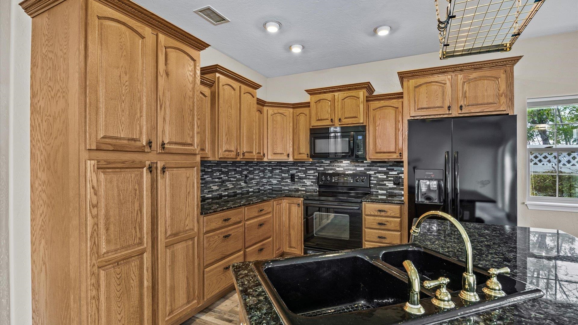 2980 Westland Avenue Property Photo 8