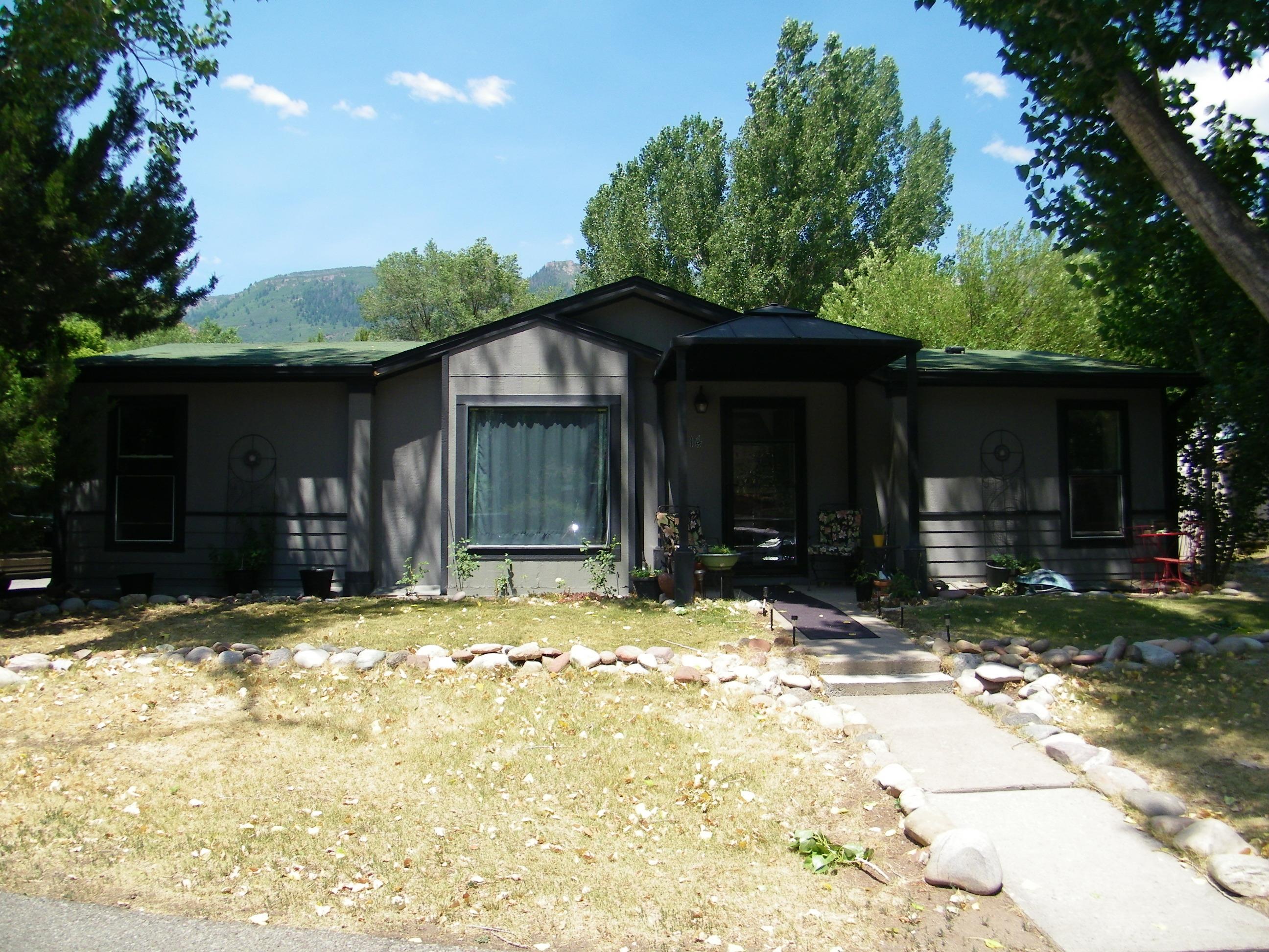 125 Center Drive Property Photo 1
