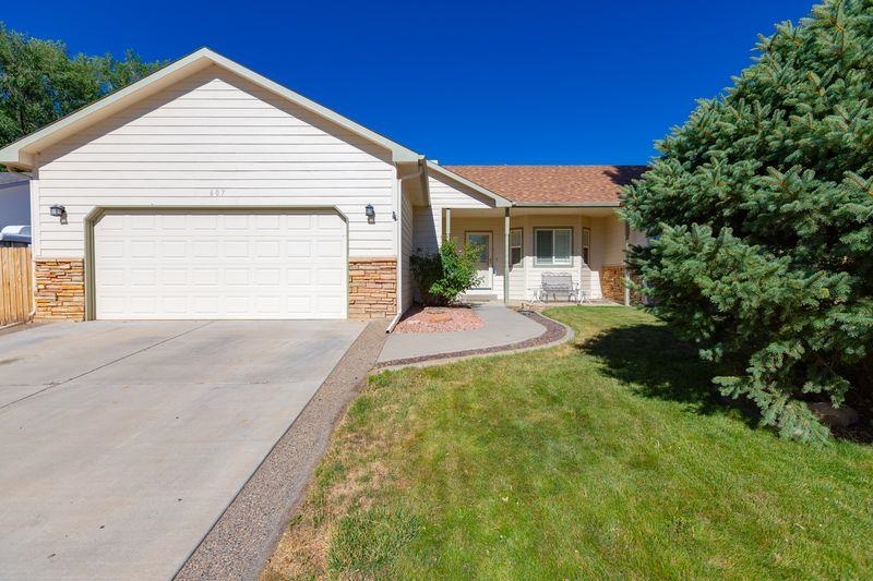 607 Quail Hollow Court Property Photo 1
