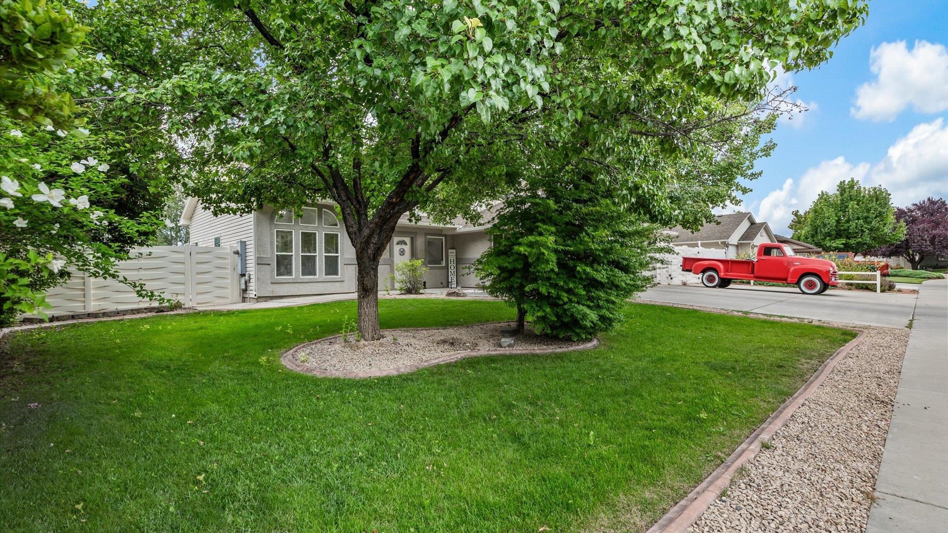 655 N Saddle Rock Drive Property Photo 2