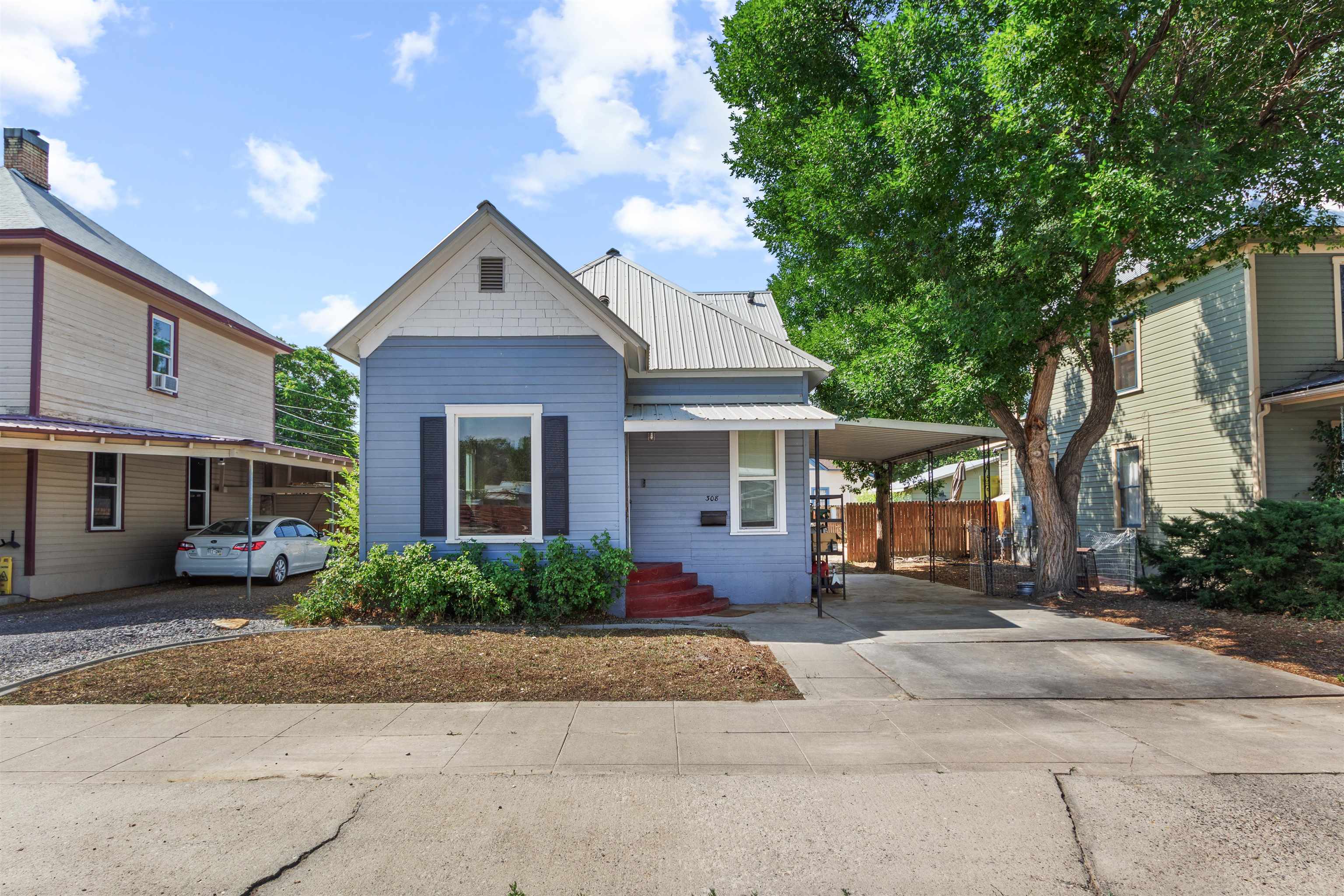 308 E 4th Street Property Photo 1