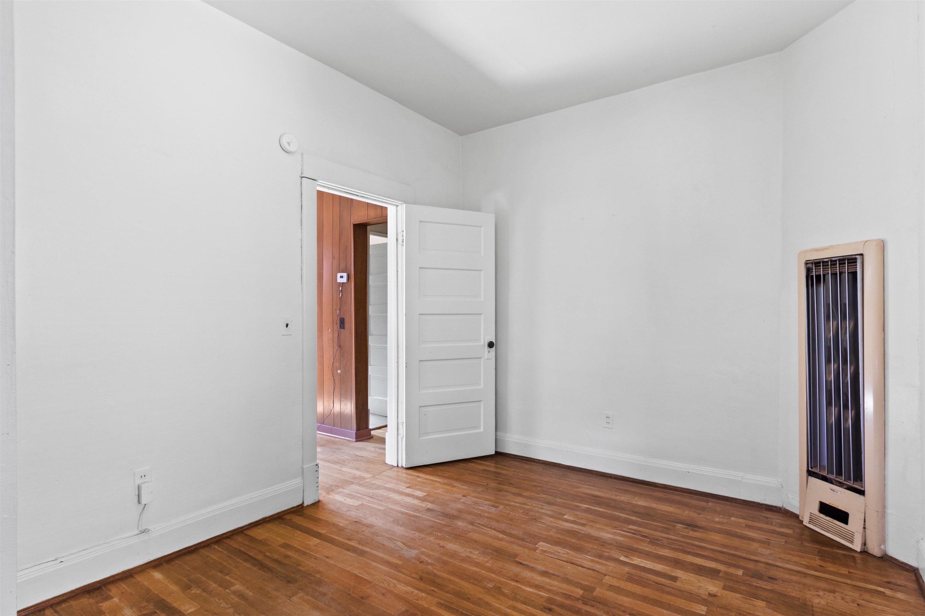 308 E 4th Street Property Photo 9
