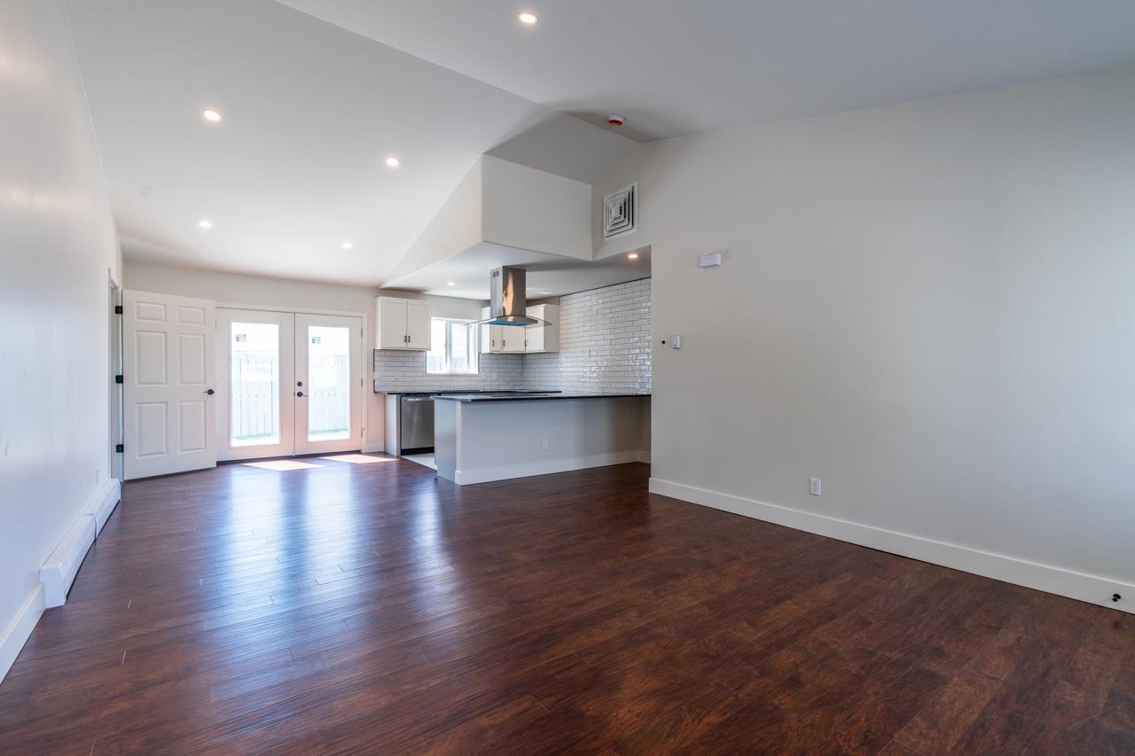 411 Cedar Glen Way Property Photo 5