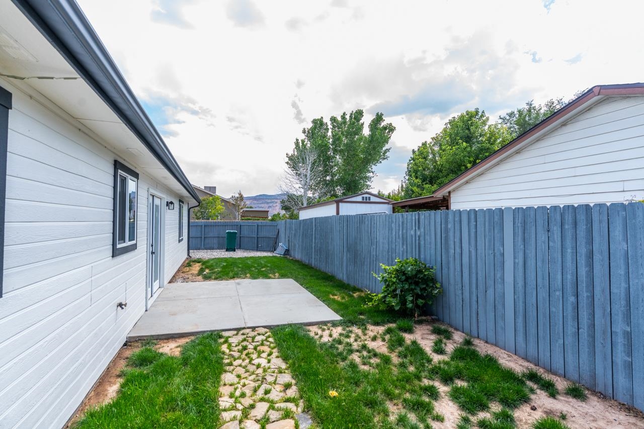 411 Cedar Glen Way Property Photo 22