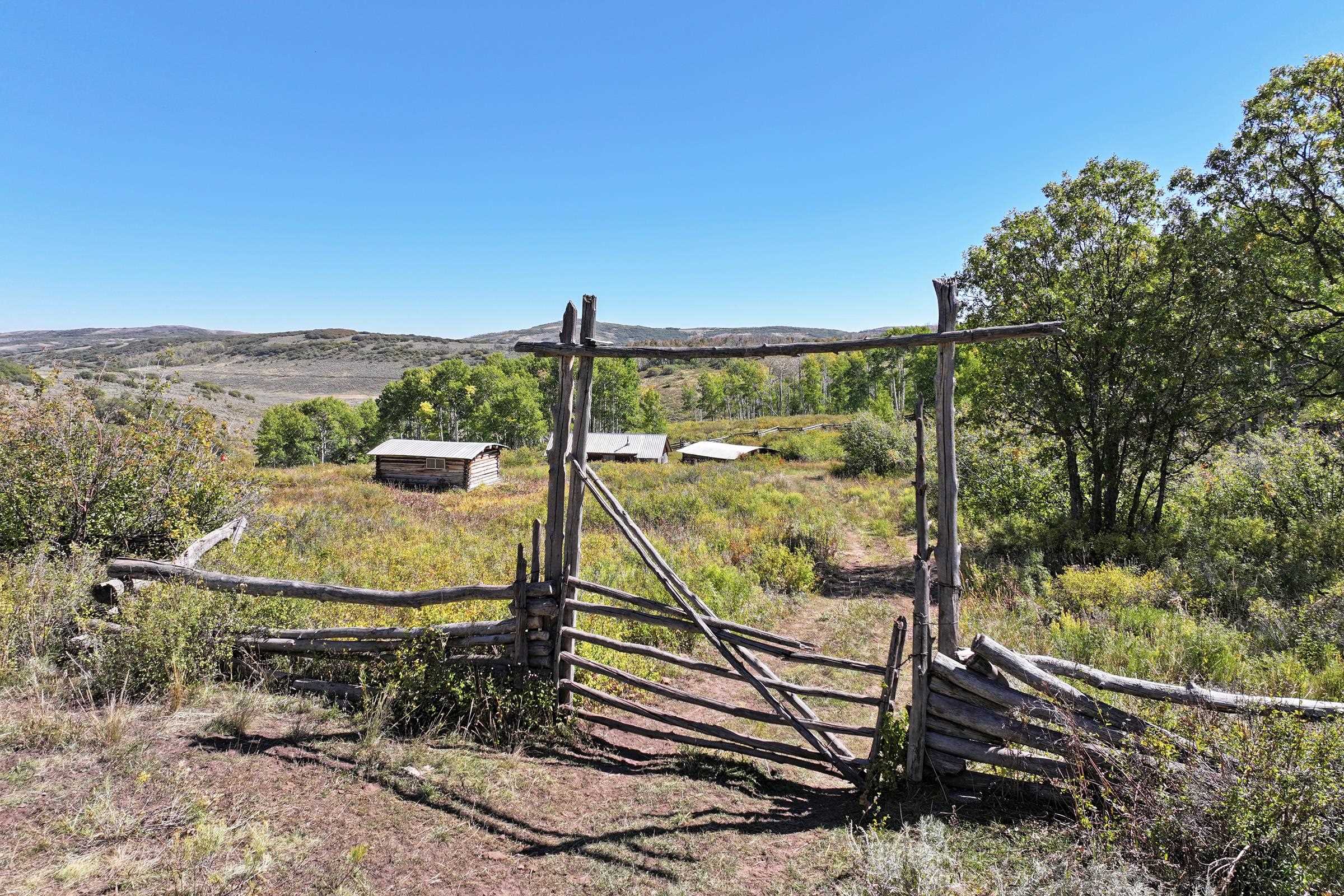 2586 26 1/10 Road Property Photo 1