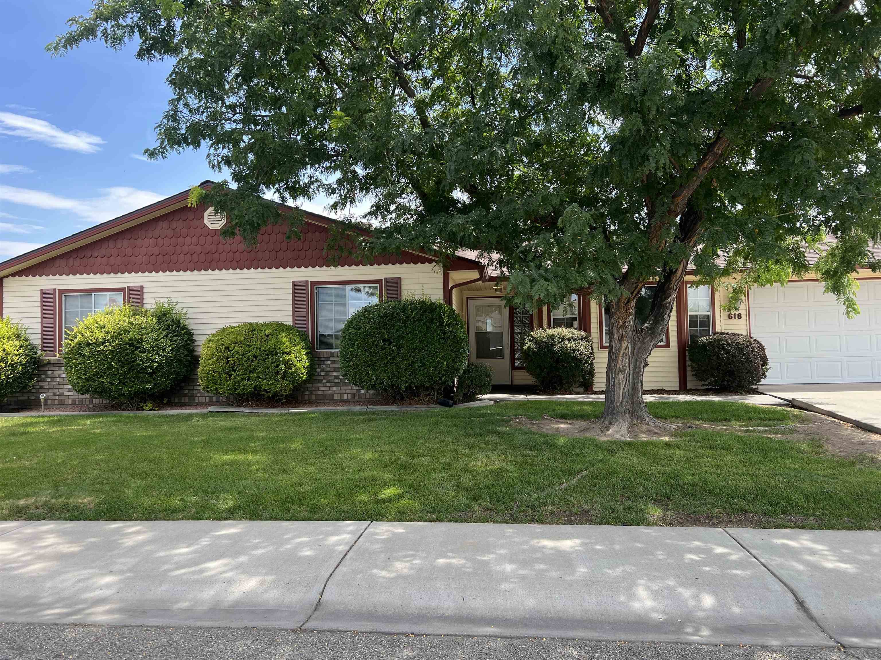 618 Stonegate Drive Property Photo 1